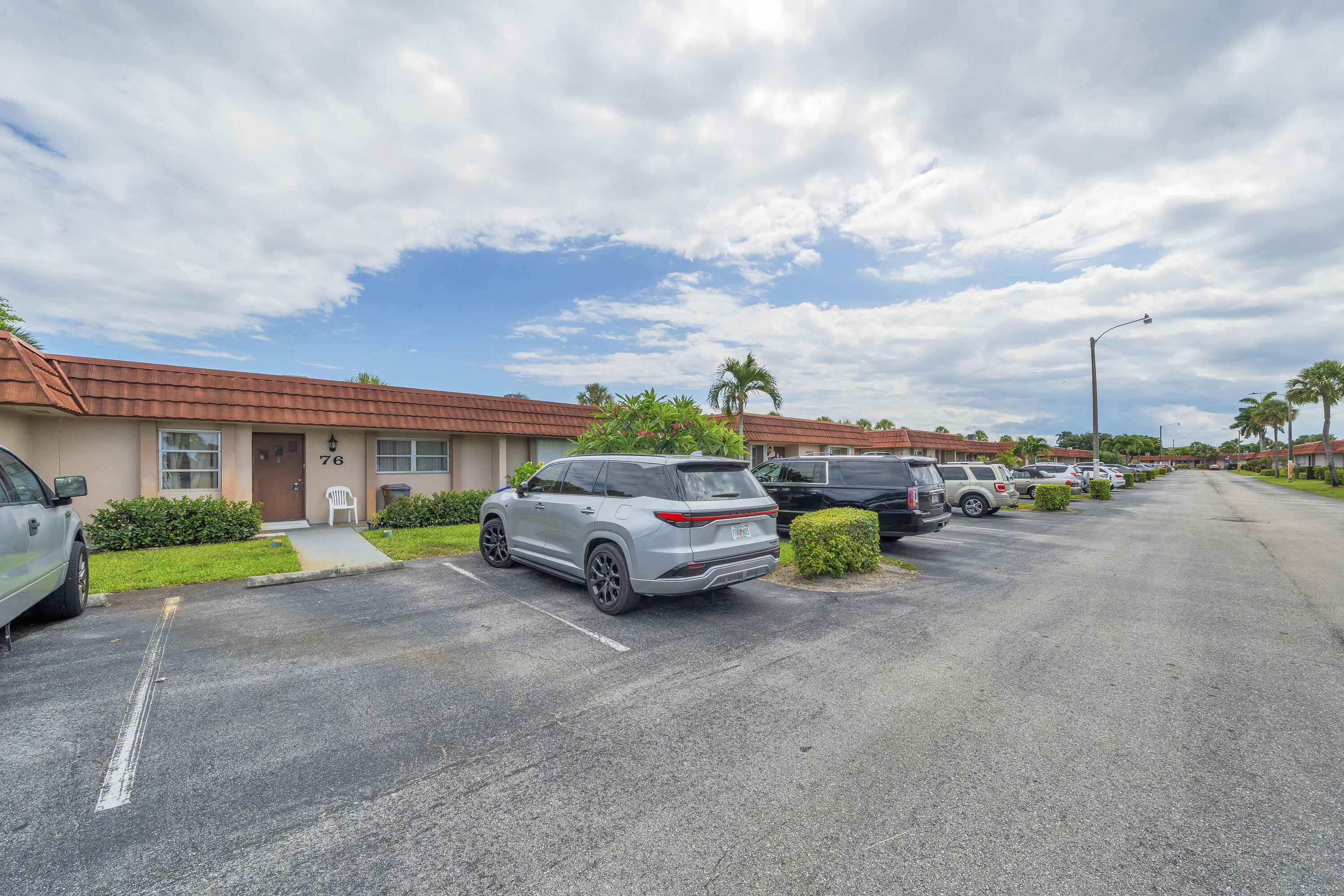 CRESTHAVEN CONDO TOWNHOMES SEC 2 - Residential