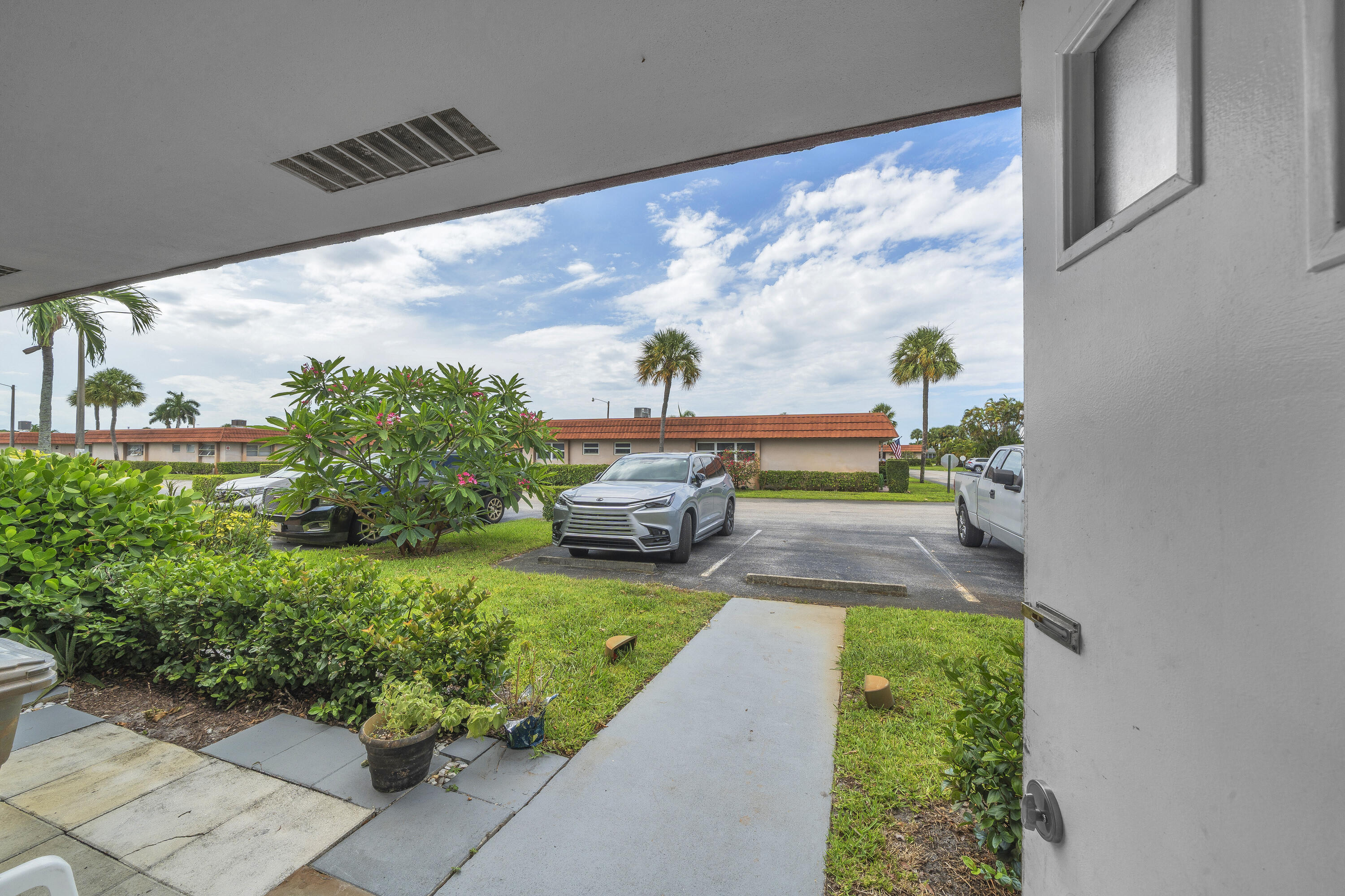 CRESTHAVEN CONDO TOWNHOMES SEC 2 - Residential