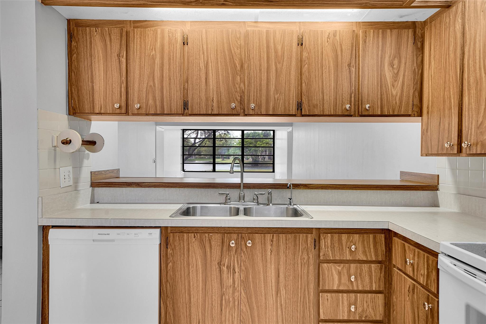 CONDO 22 OF WHITEHALL CONDOS - Residential
