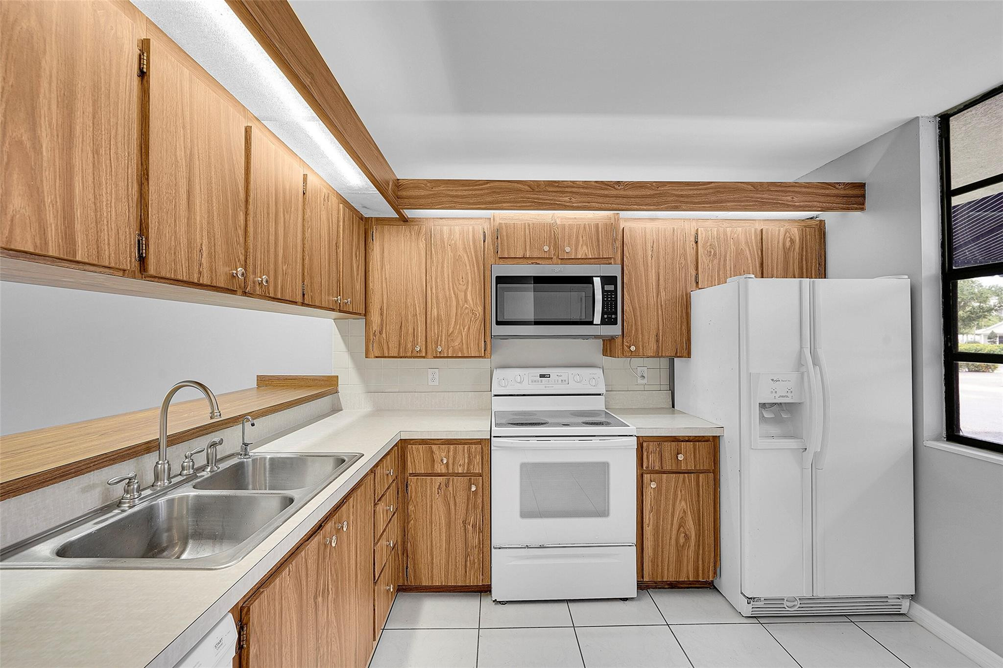 CONDO 22 OF WHITEHALL CONDOS - Residential