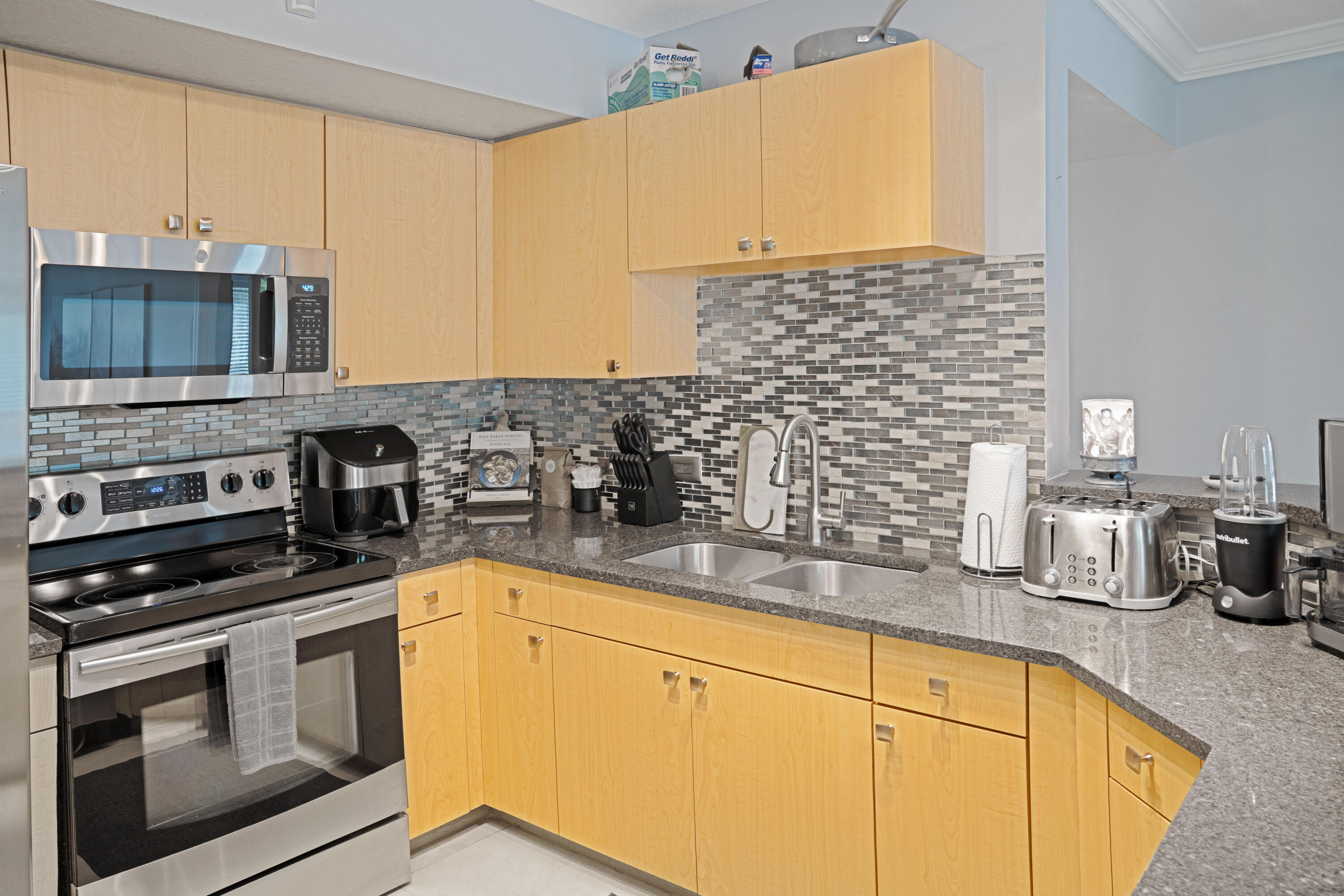 VILLA DEL SOL CONDOMINIUM - Residential