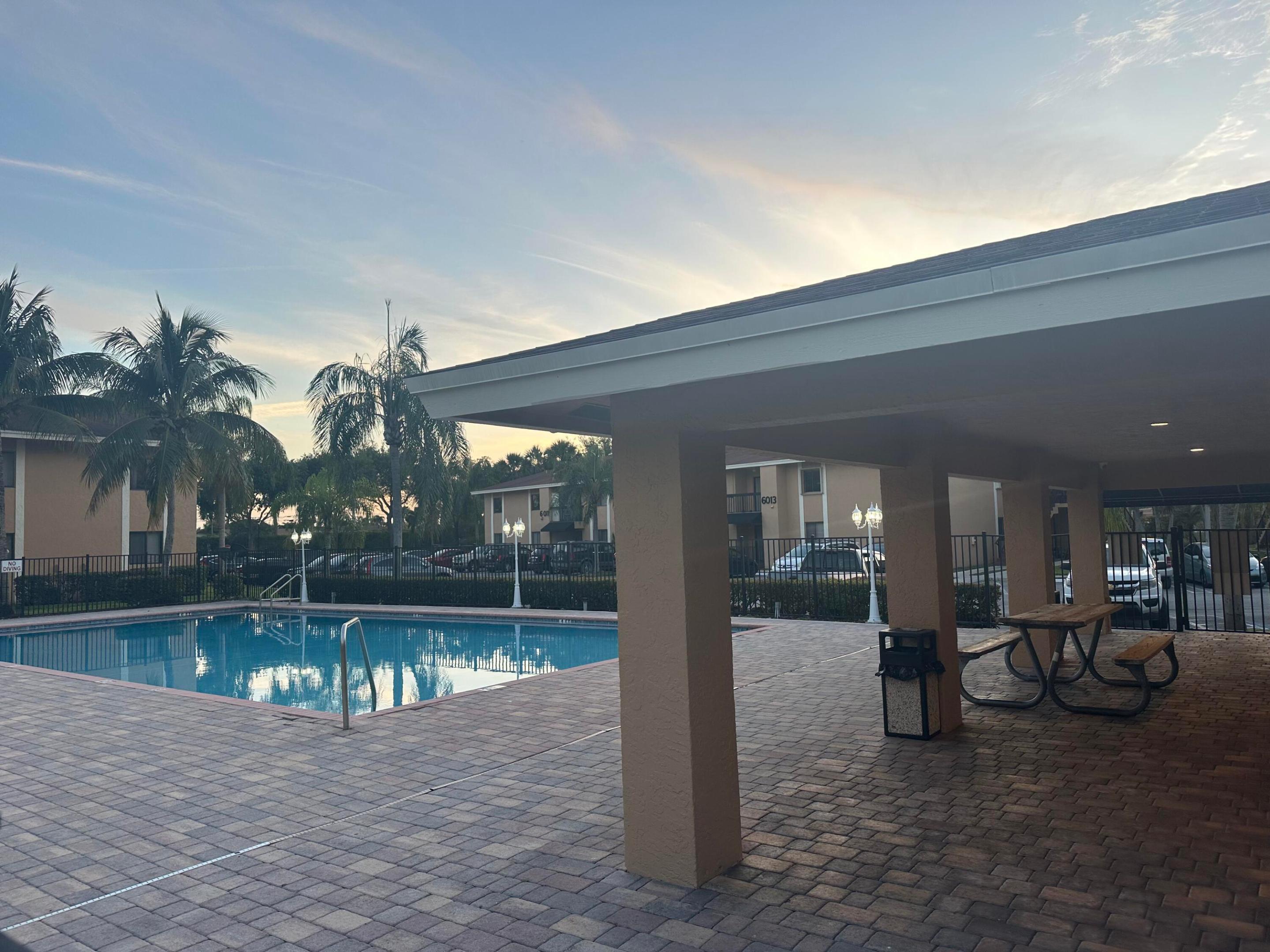 LAURELS AT SHERWOOD CONDO - Residential Lease