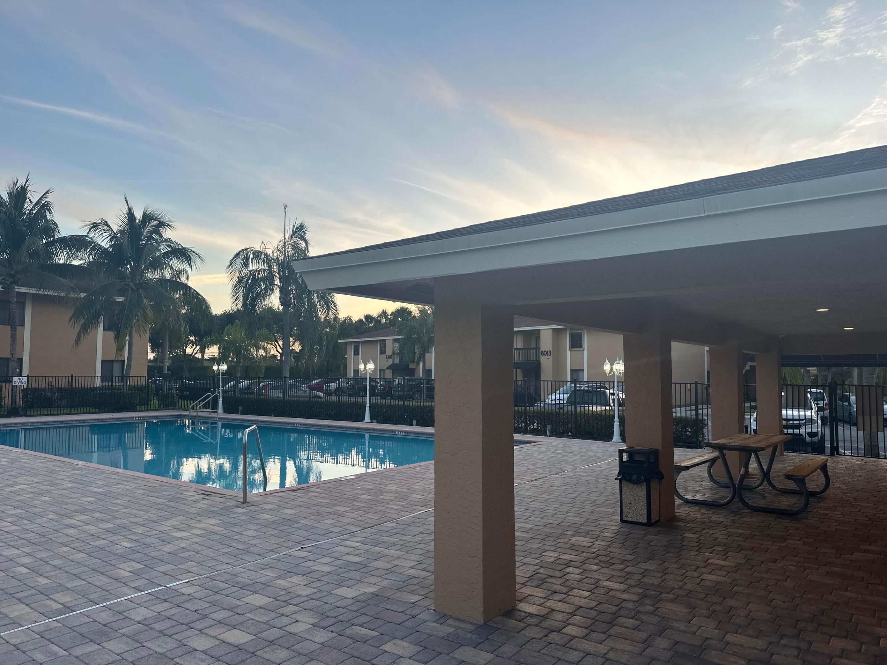 LAURELS AT SHERWOOD CONDO - Residential Lease