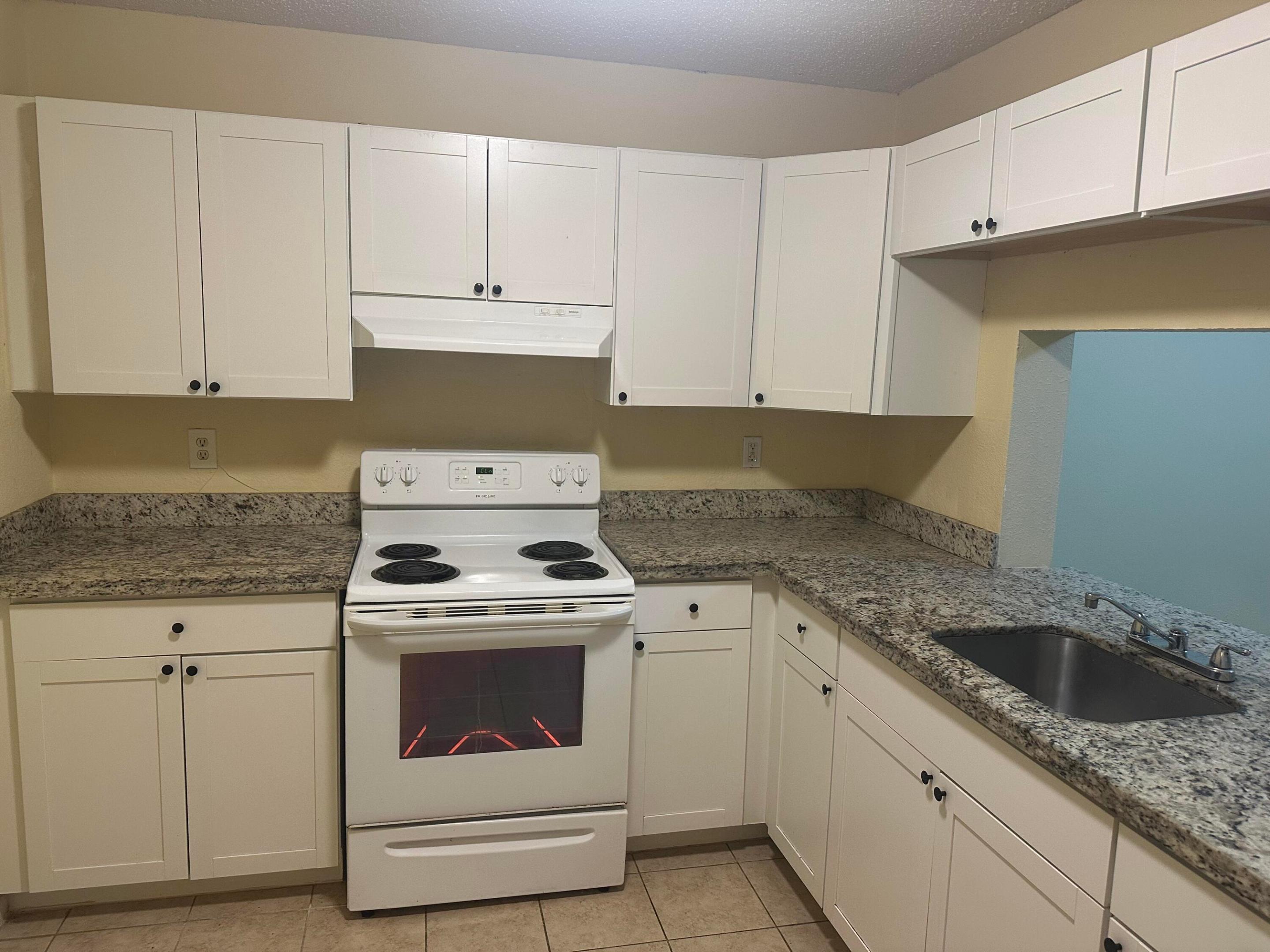LAURELS AT SHERWOOD CONDO - Residential Lease