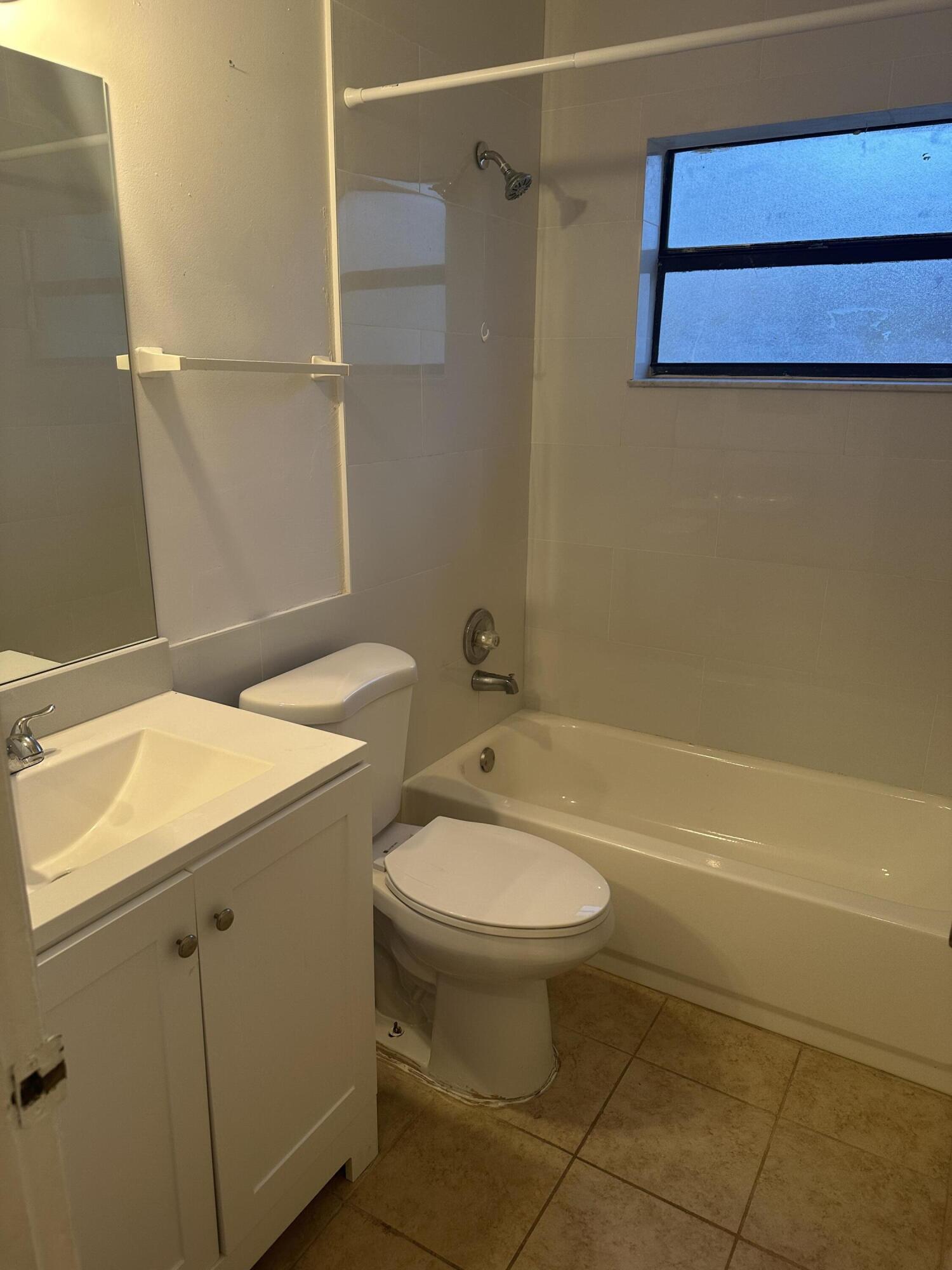 LAURELS AT SHERWOOD CONDO - Residential Lease