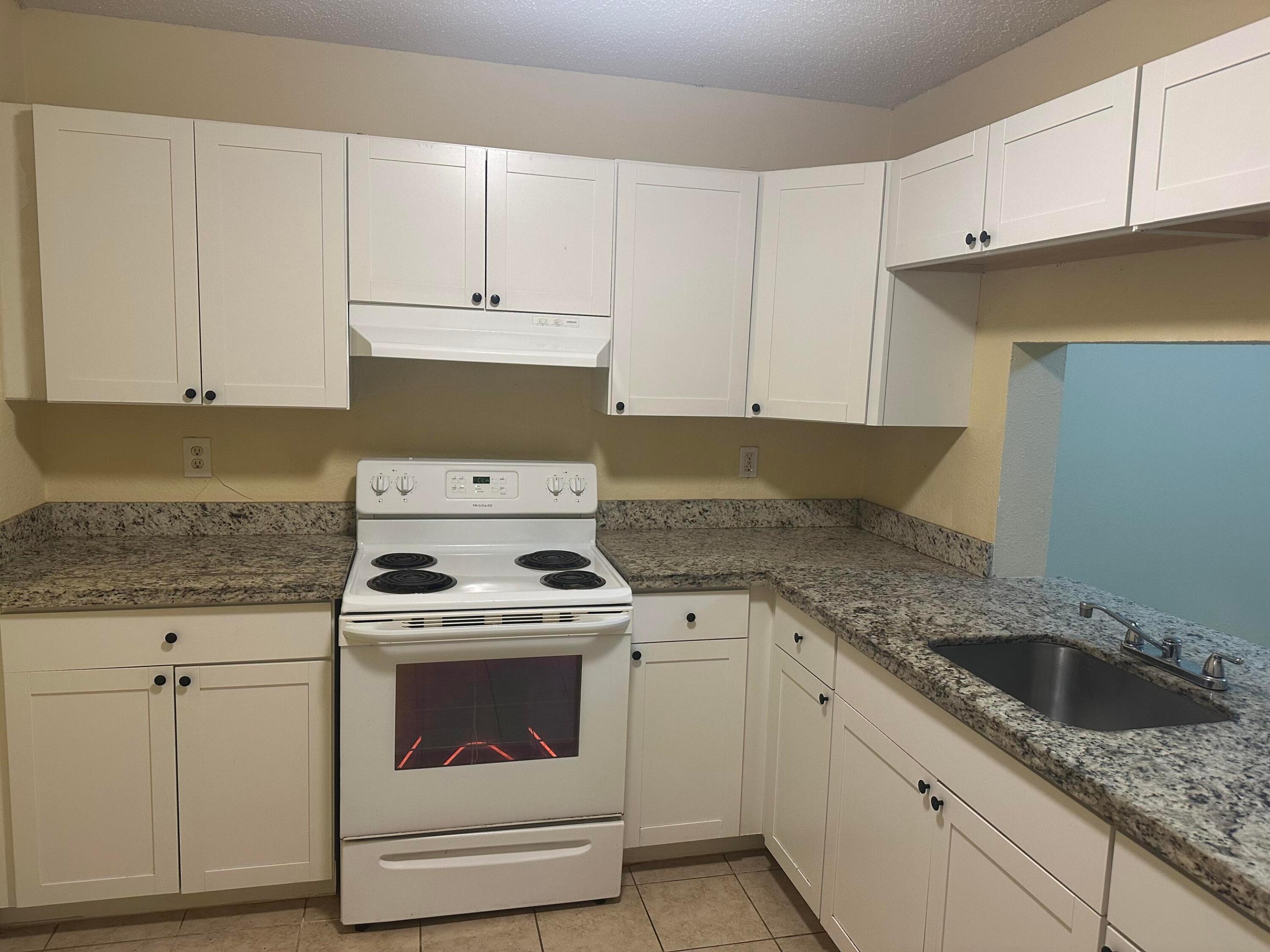 LAURELS AT SHERWOOD CONDO - Residential Lease