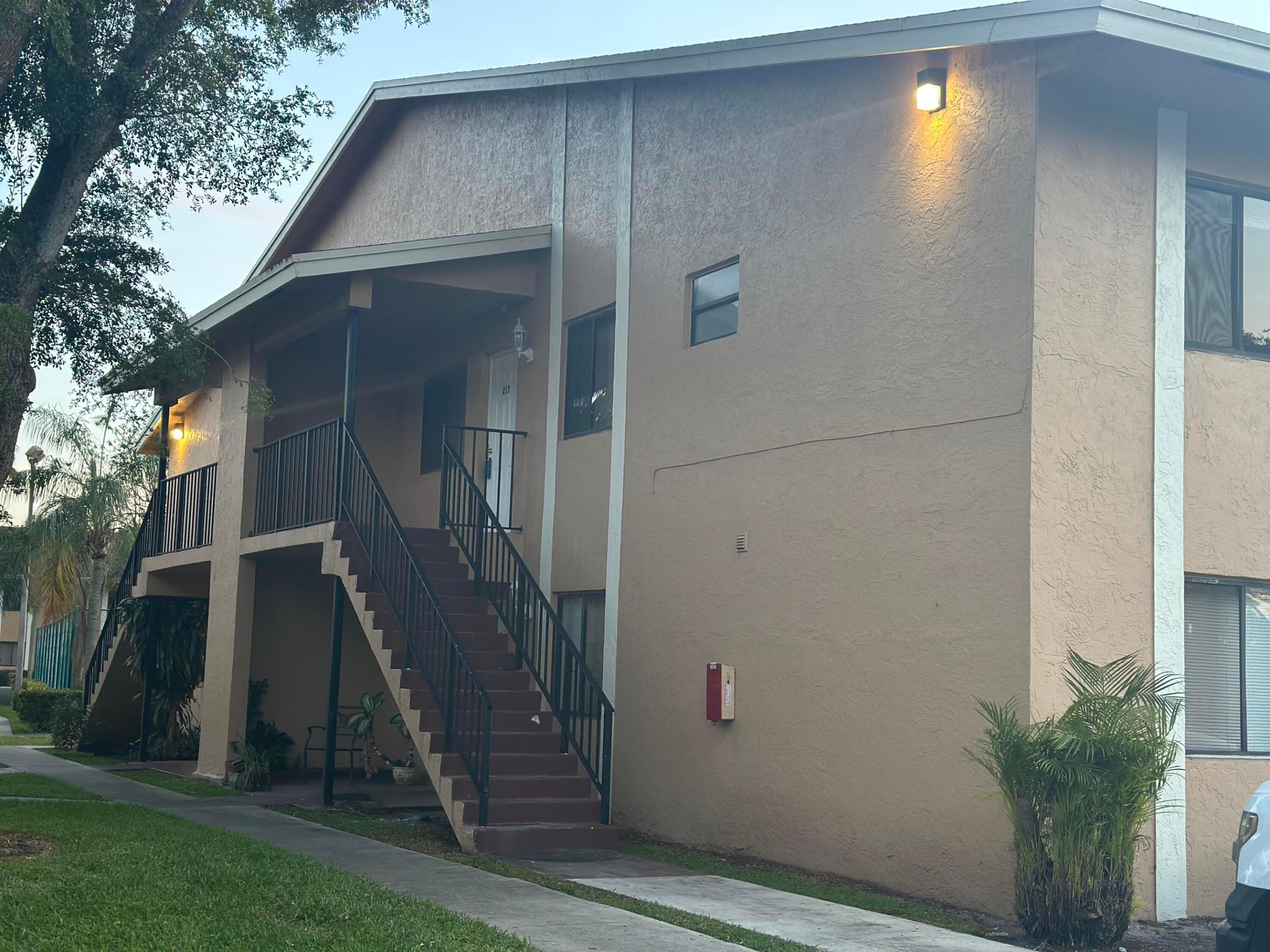LAURELS AT SHERWOOD CONDO - Residential Lease