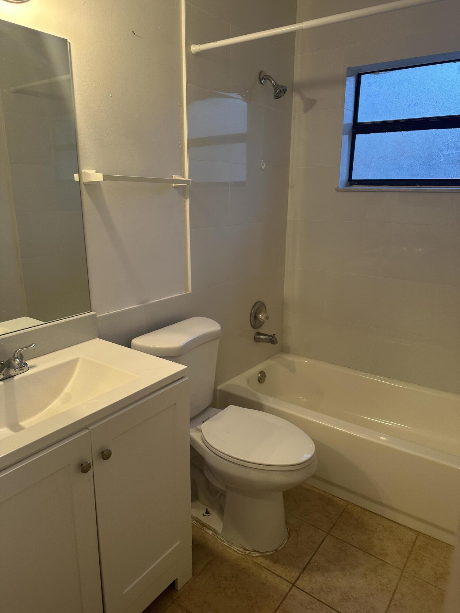 LAURELS AT SHERWOOD CONDO - Residential Lease