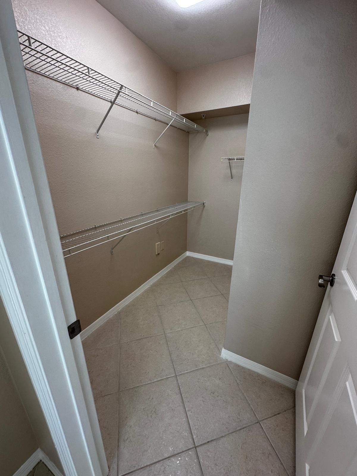 VILLAS AT EMERALD DUNES CONDO - Residential Lease