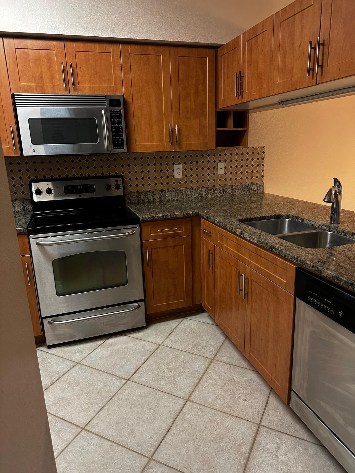 VILLAS AT EMERALD DUNES CONDO - Residential Lease