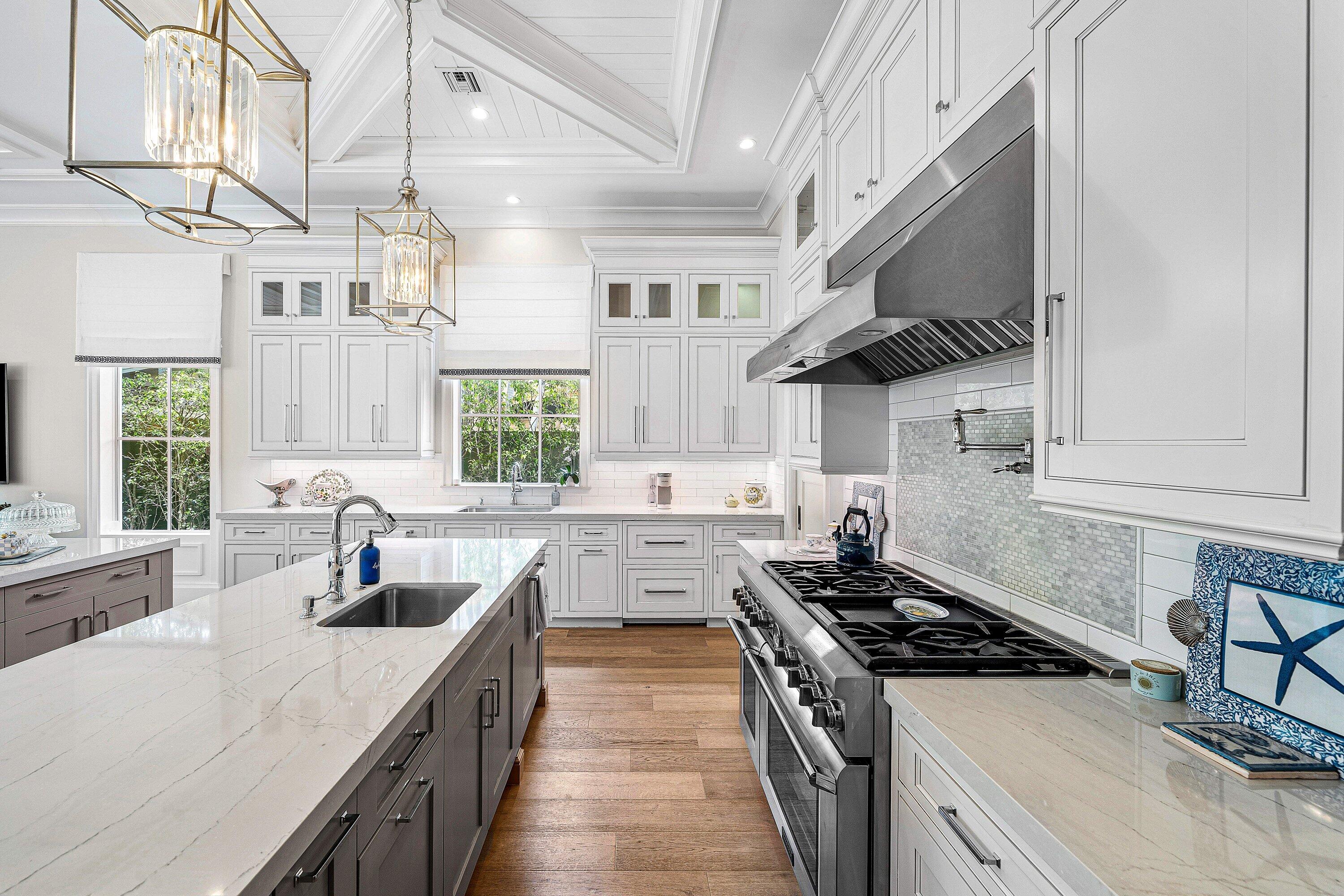 ROYAL PALM YACHT & COUNTRY CLUB - Residential