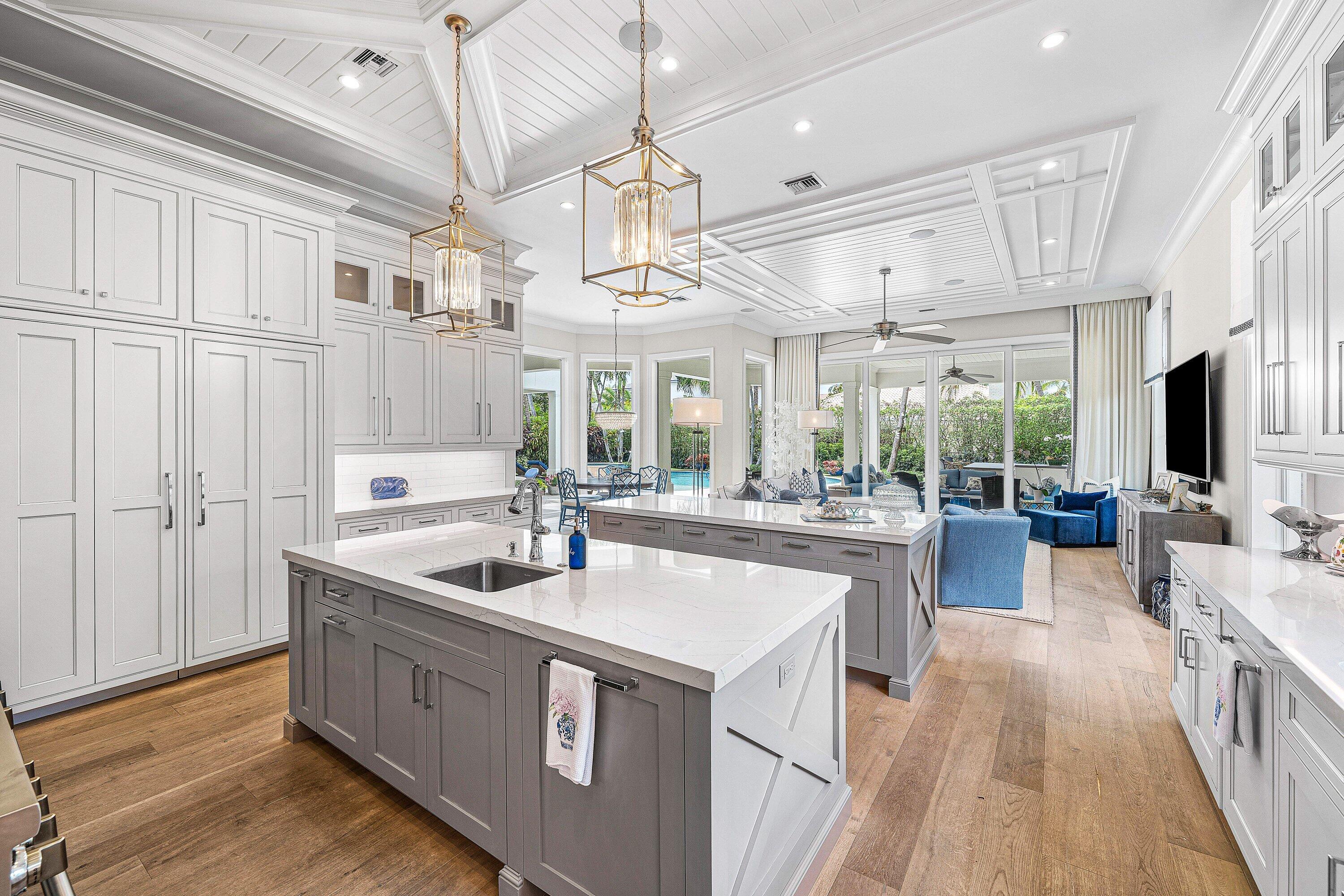 ROYAL PALM YACHT & COUNTRY CLUB - Residential