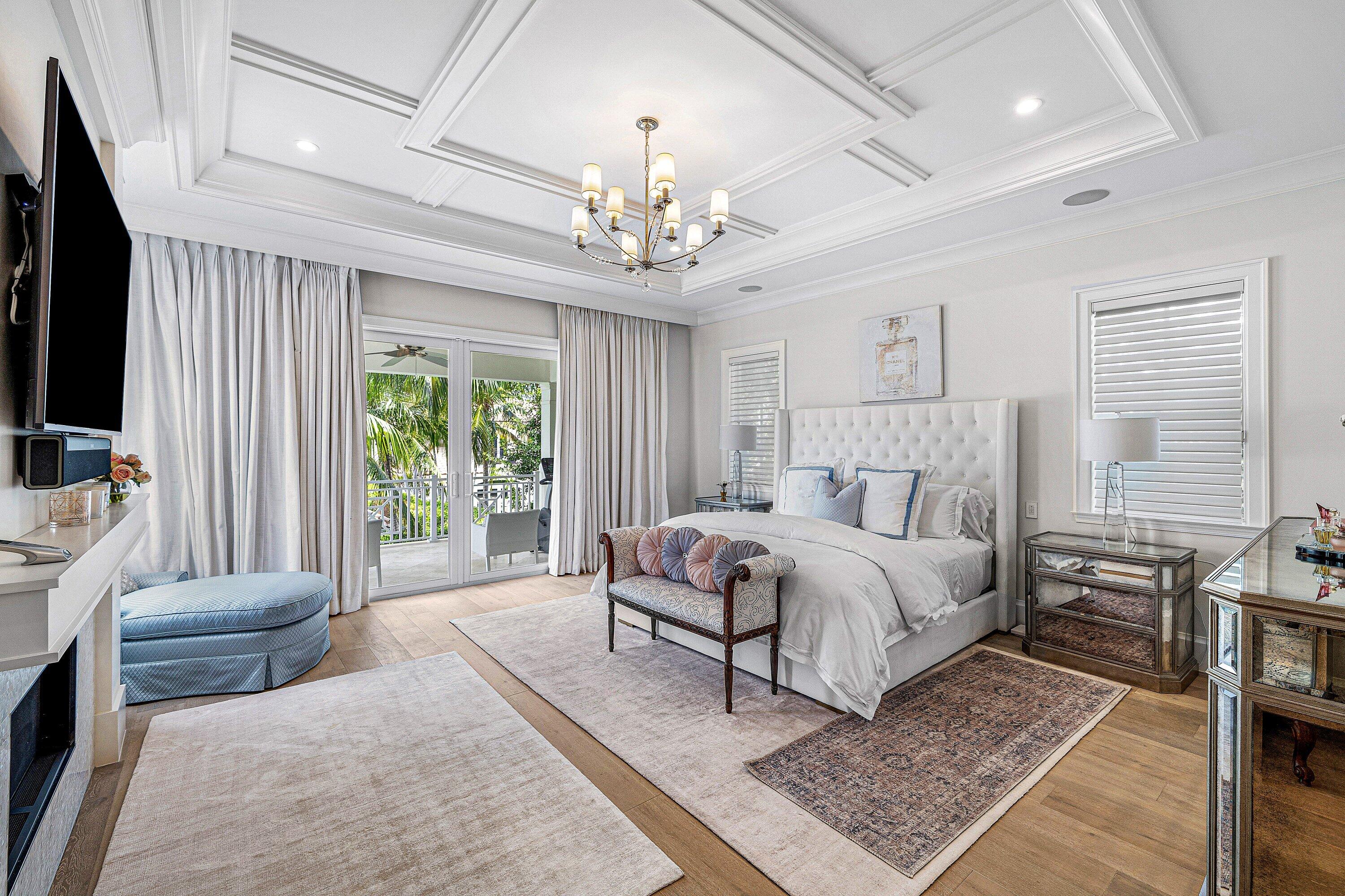 ROYAL PALM YACHT & COUNTRY CLUB - Residential