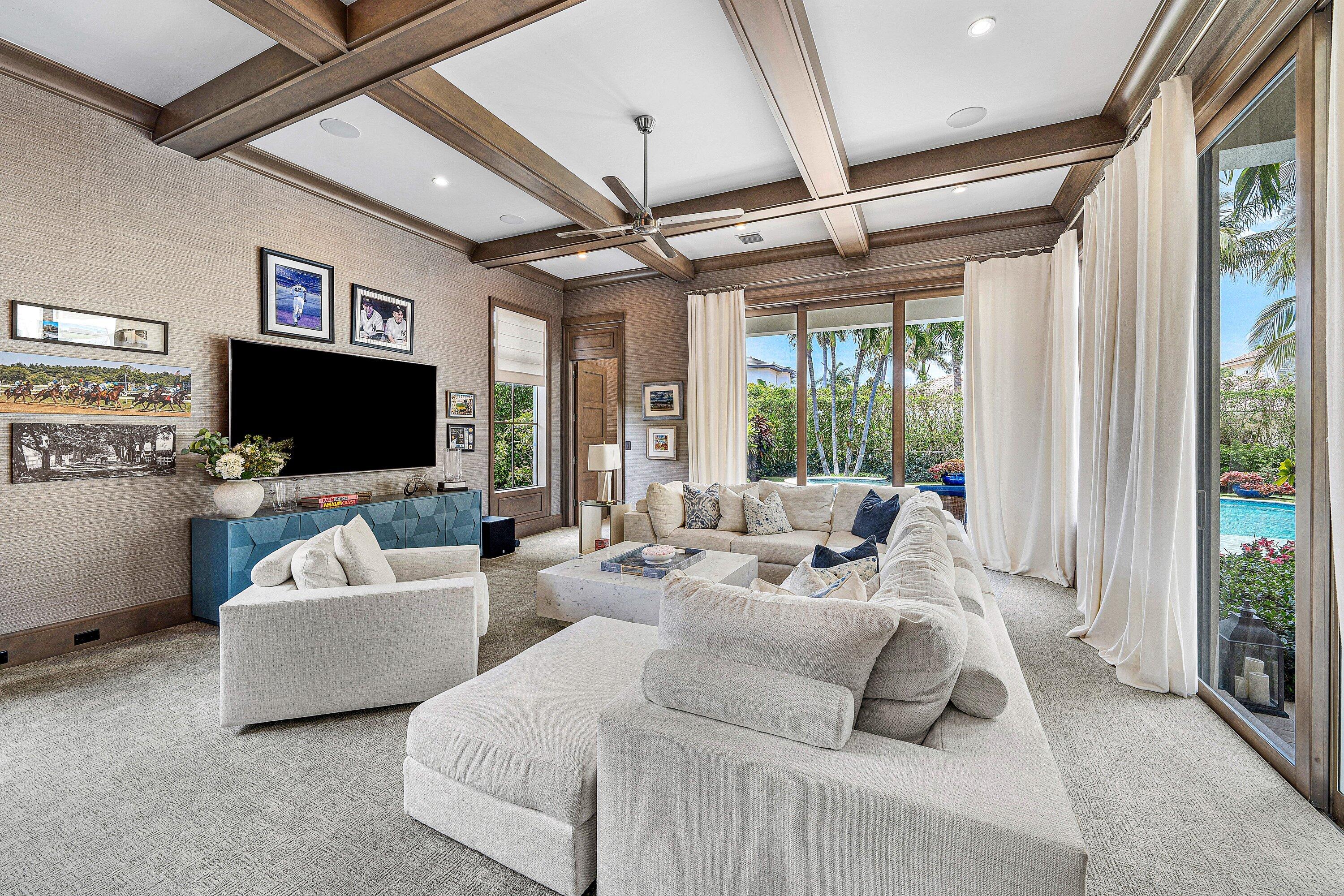 ROYAL PALM YACHT & COUNTRY CLUB - Residential