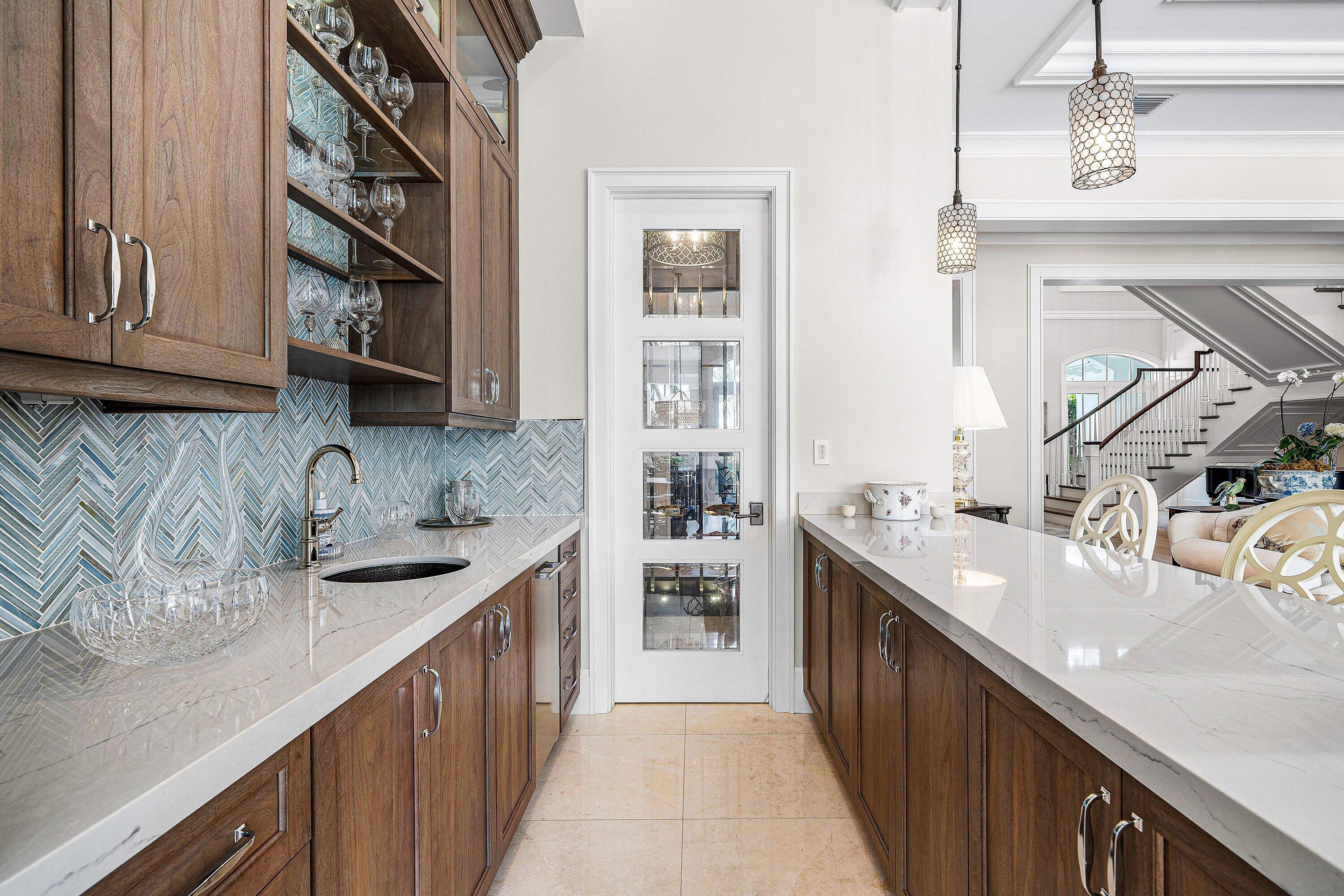 ROYAL PALM YACHT & COUNTRY CLUB - Residential