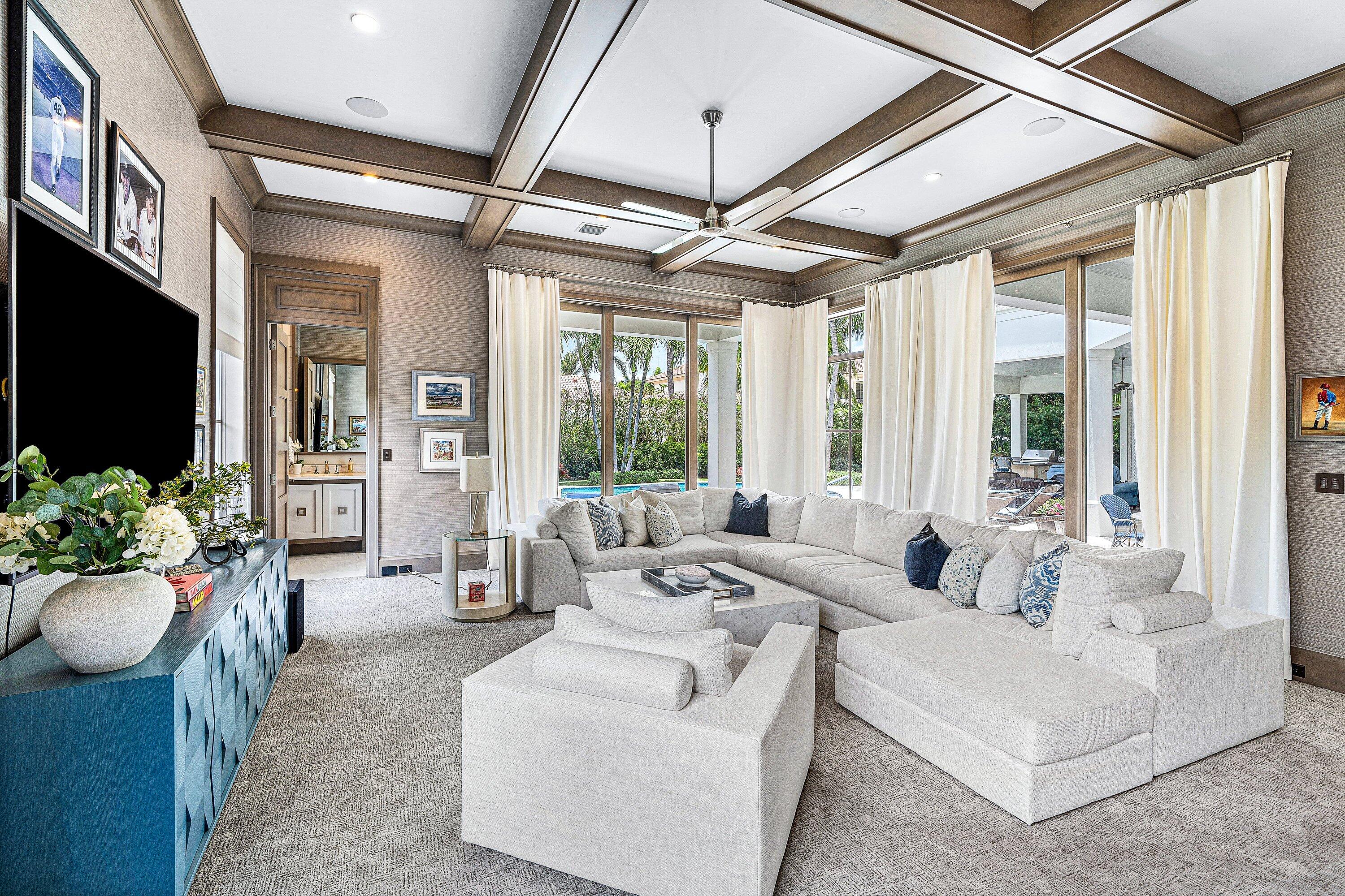 ROYAL PALM YACHT & COUNTRY CLUB - Residential