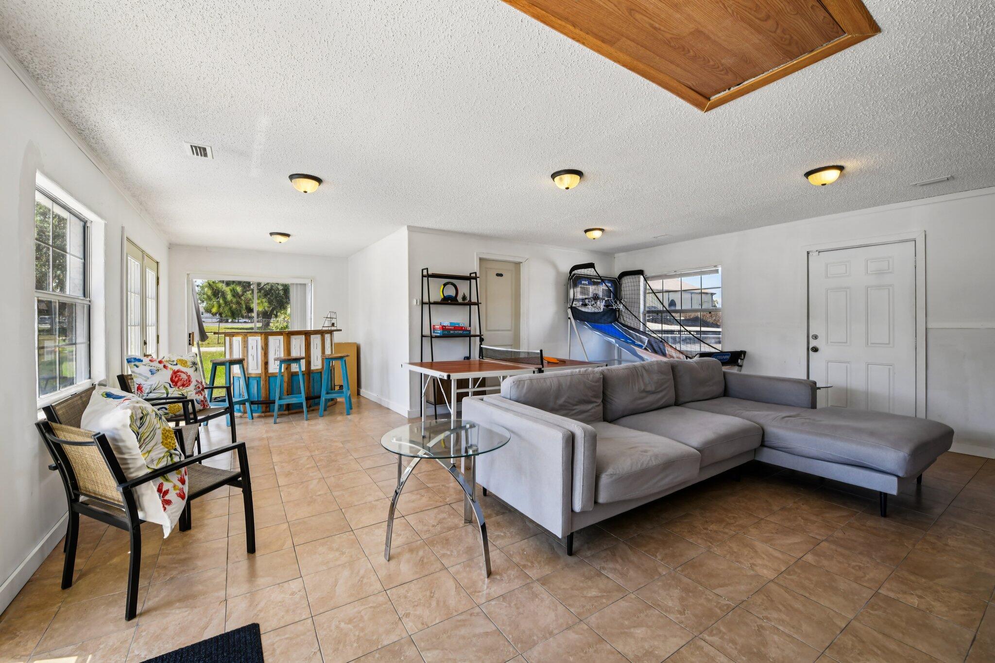 CARLTON GROVES SOUTH UNIT 1 - Residential Lease