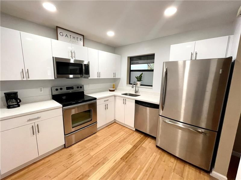 SPACIOUS 2 BED 2 BATH CONDO IN PRIME LOCATION. WELCOME TO YOUR NEW HOME. THIS BEAUTIFUL WELL MAINTAINED 2 AND 2 CONDO OFFERS A PERFECT BLEND OF COMFORT AND CONVENIENCE. THE UNIT BOASTS A SPACIOUS LIVING AREA, MODERN UPDATED KITCHEN WITH KITCHEN WITH STAINLESS STEEL APPLIANCES AND PRIVATE PATIO PERFECT FOR RELAXING. BRAND NEW ROOF!! NEWR APPLIANCES.THE MASTER SUITE INCLUDES A WALK IN CLOSET AND BATHROOM WHILE THE SECOND ROOM IS IDEAL FOR GUESTS, AN OFFICE OR A GROWING FAMILY.ENJOY IN UNIT LAUNDRY, ASSIGNED PARKING AND ACCESS TO COMMUNITY AMENITIES SUCH US POOL, FITNESS CENTER, TENNIS, CLUB HOUSE AND MORE.LOCATED CLOSE TO SHOPPING, DINING, SCHOOLS AND MAJOR HIGHWAYS. SPACIOUS 2 BED 2 BATH CONDO IN PRIME LOCATION. WELCOME TO YOUR NEW HOME. THIS BEAUTIFUL WELL MAINTAINED 2 AND 2 CONDO OFFERS A PERFECT BLEND OF COMFORT AND CONVENIENCE. THE UNIT BOASTS A SPACIOUS LIVING AREA, MODERN KITCHEN WITH KITCHEN WITH STAINLESS STEEL APPLIANCES AND PRIVATE PATIO PERFECT FOR RELAXING.THE MASTER SUITE INCLUDES A WALK IN CLOSET AND BATHROOM WHILE THE SECOND ROOM IS IDEAL FOR GUESTS, AN OFFICE OR A GROWING FAMILY.ENJOY IN UNIT LAUNDRY, ASSIGNED PARKING AND ACCESS TO COMMUNITY AMENITIES SUCH US POOL, FITNESS CENTER, TENNIS, CLUB HOUSE AND MORE.LOCATED CLOSE TO SHOPPING, DINING, SCHOOLS AND MAJOR HIGHWAYS.