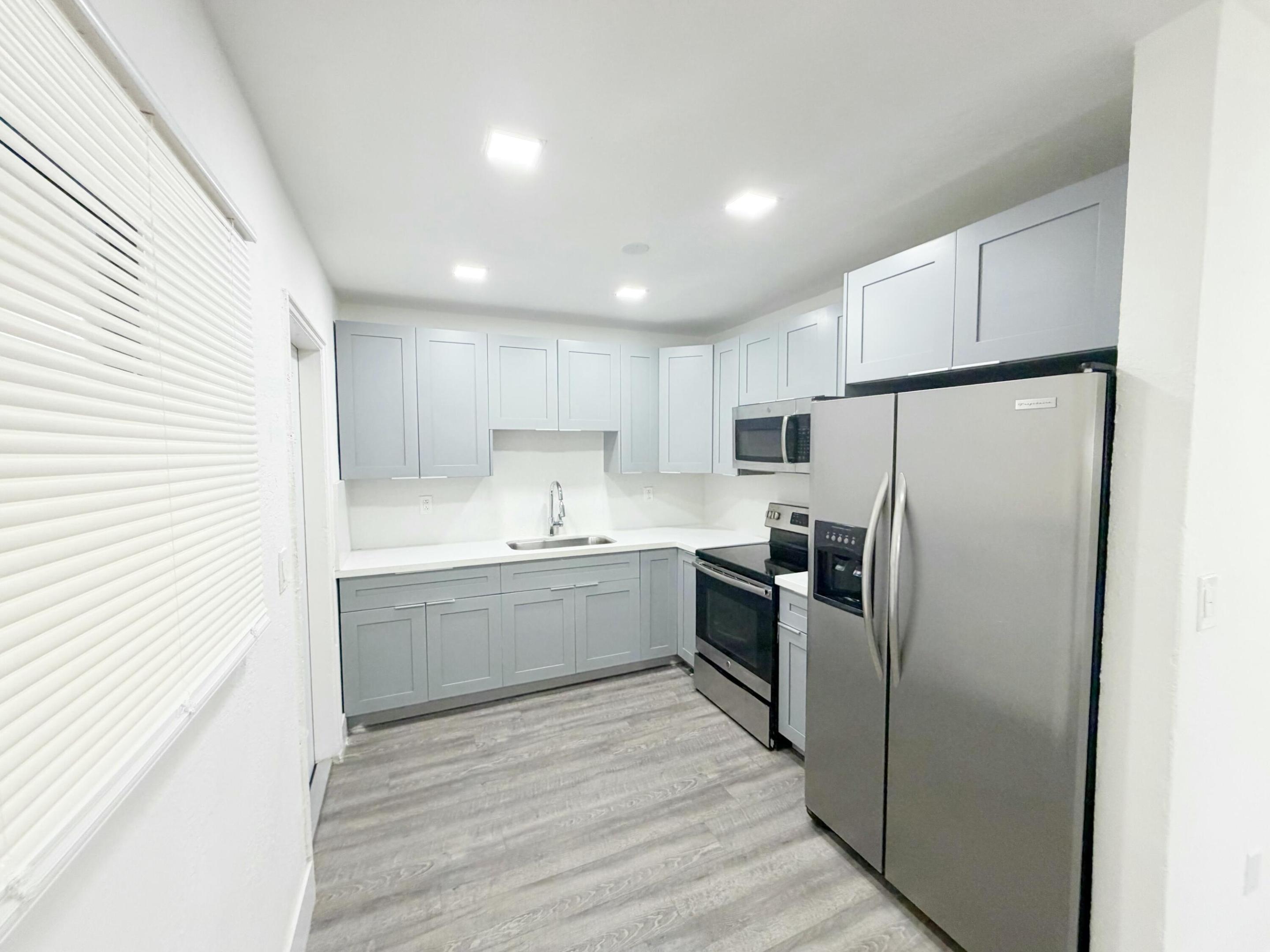TAYLOR MANOR - Residential Lease