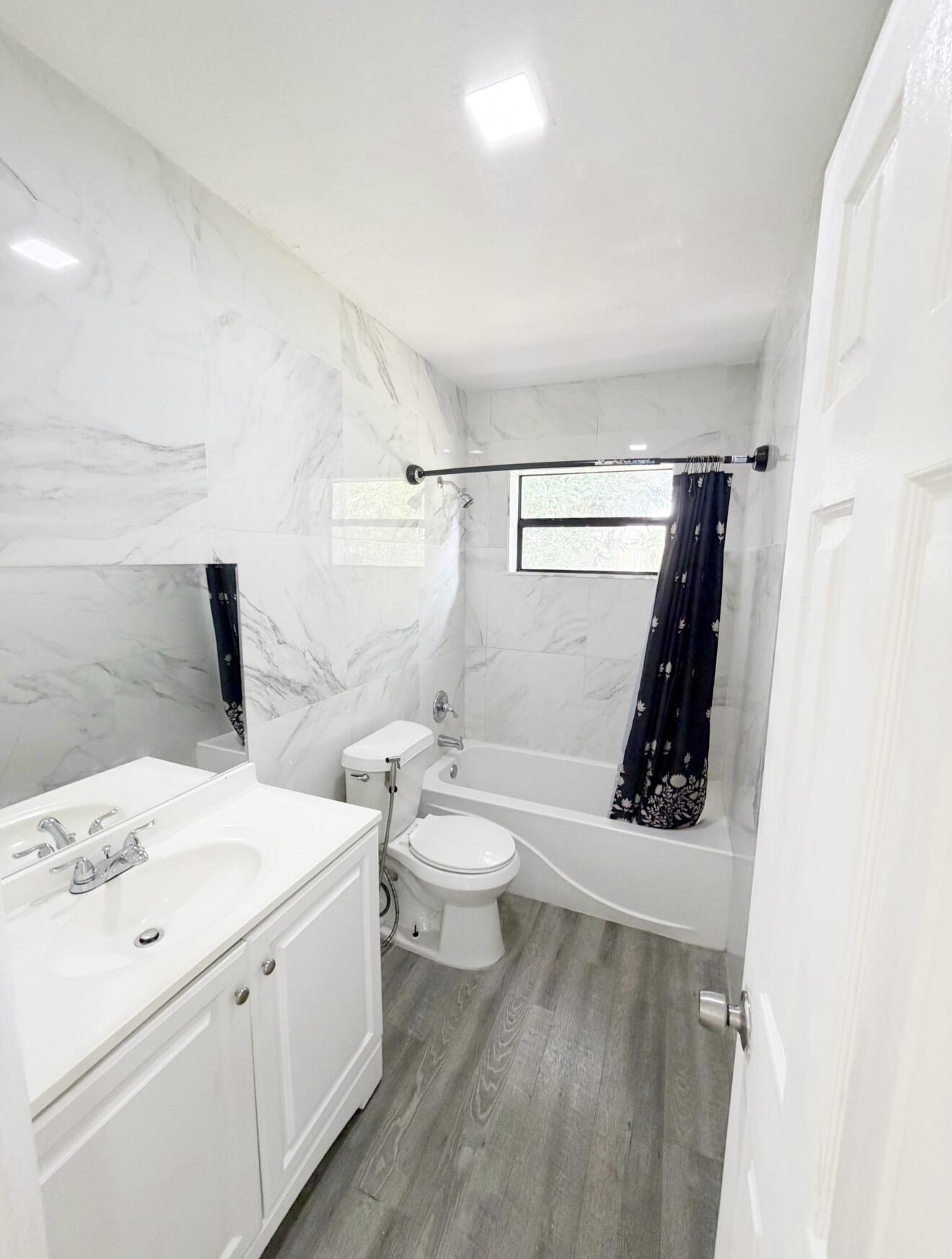 TAYLOR MANOR - Residential Lease