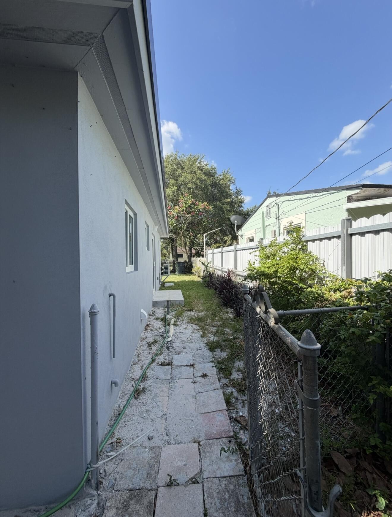 TAYLOR MANOR - Residential Lease