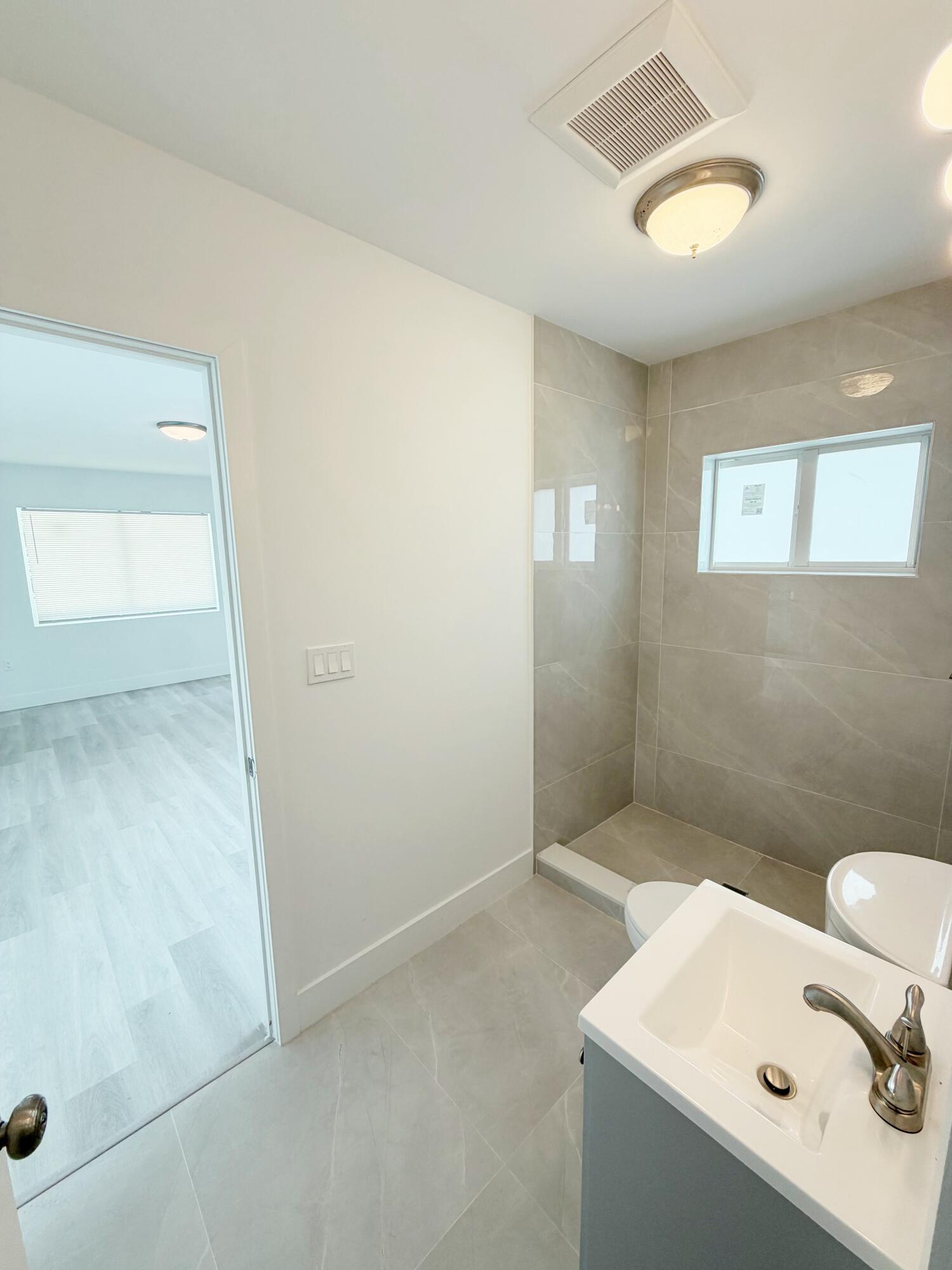 TAYLOR MANOR - Residential Lease