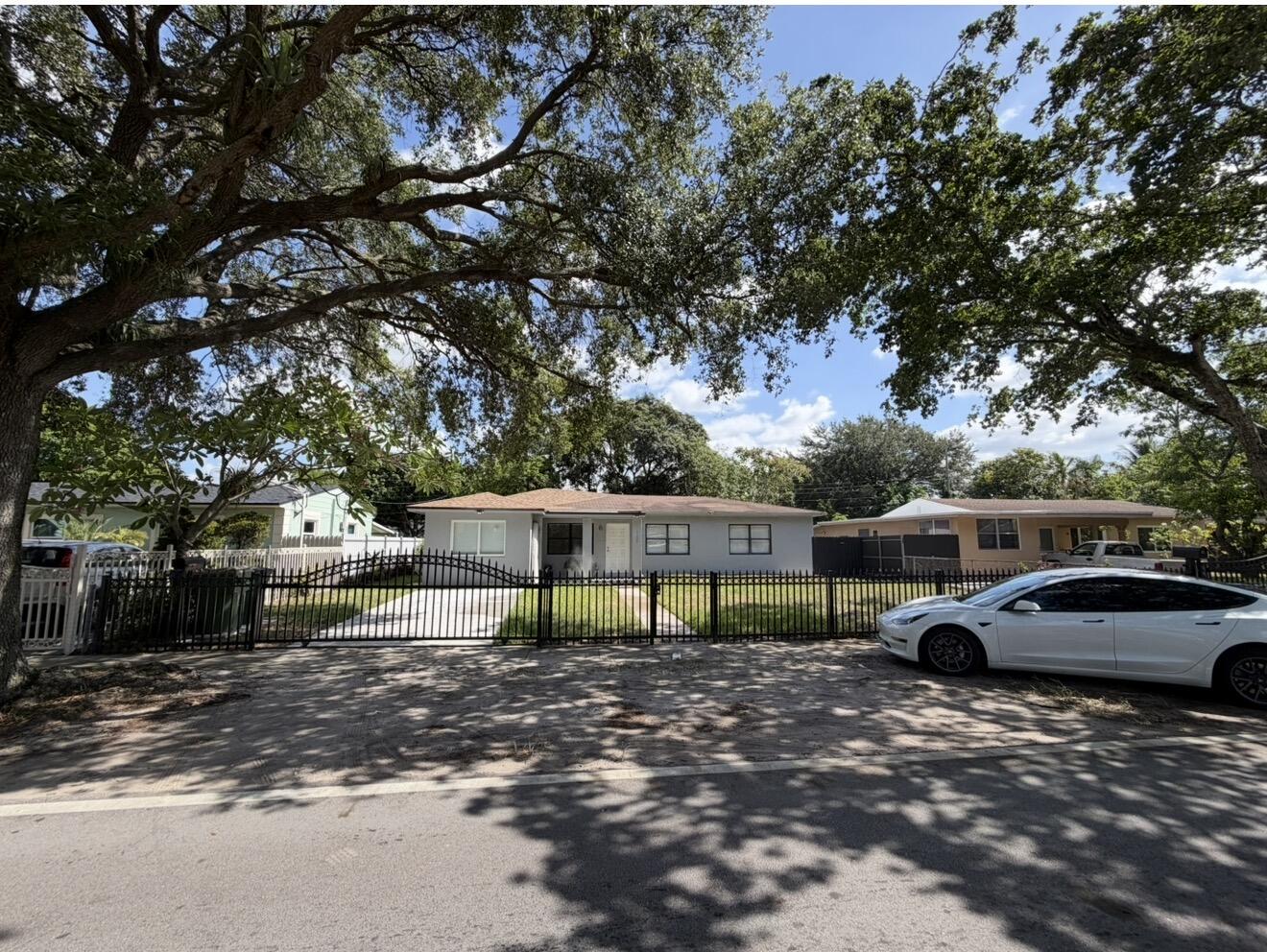 TAYLOR MANOR - Residential Lease