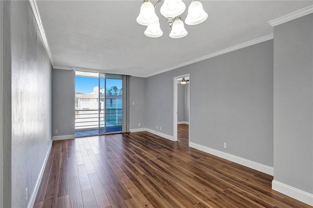 Lighthouse Point Plaza - Residential