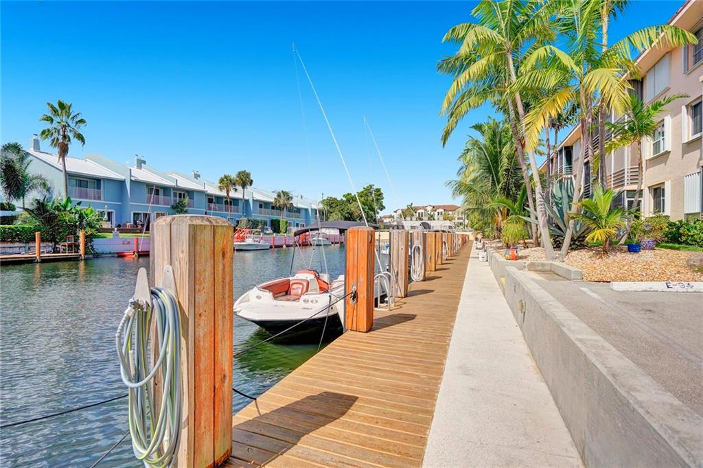 Lighthouse Point Plaza - Residential