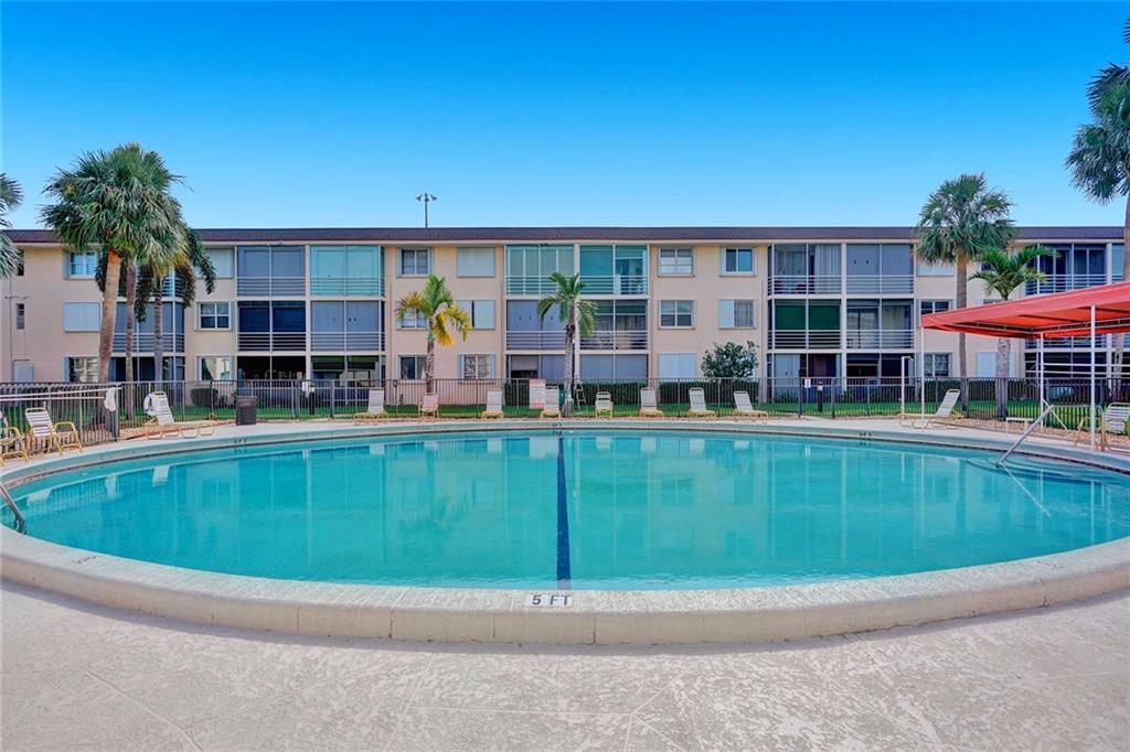 Lighthouse Point Plaza - Residential
