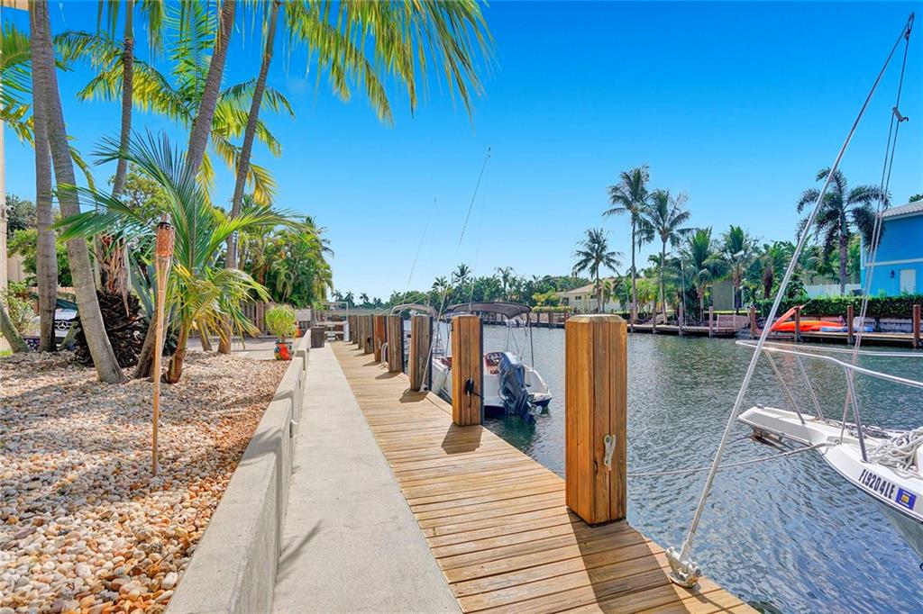 Lighthouse Point Plaza - Residential