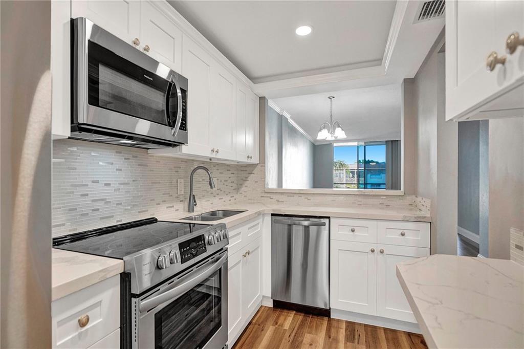 Lighthouse Point Plaza - Residential