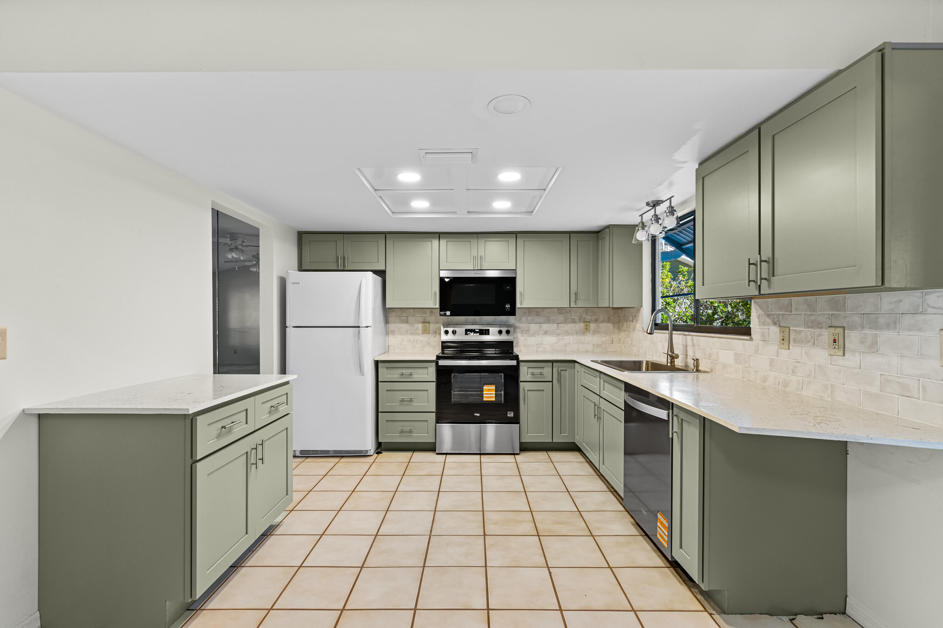 PINECREST SUB UNIT 3 - Residential