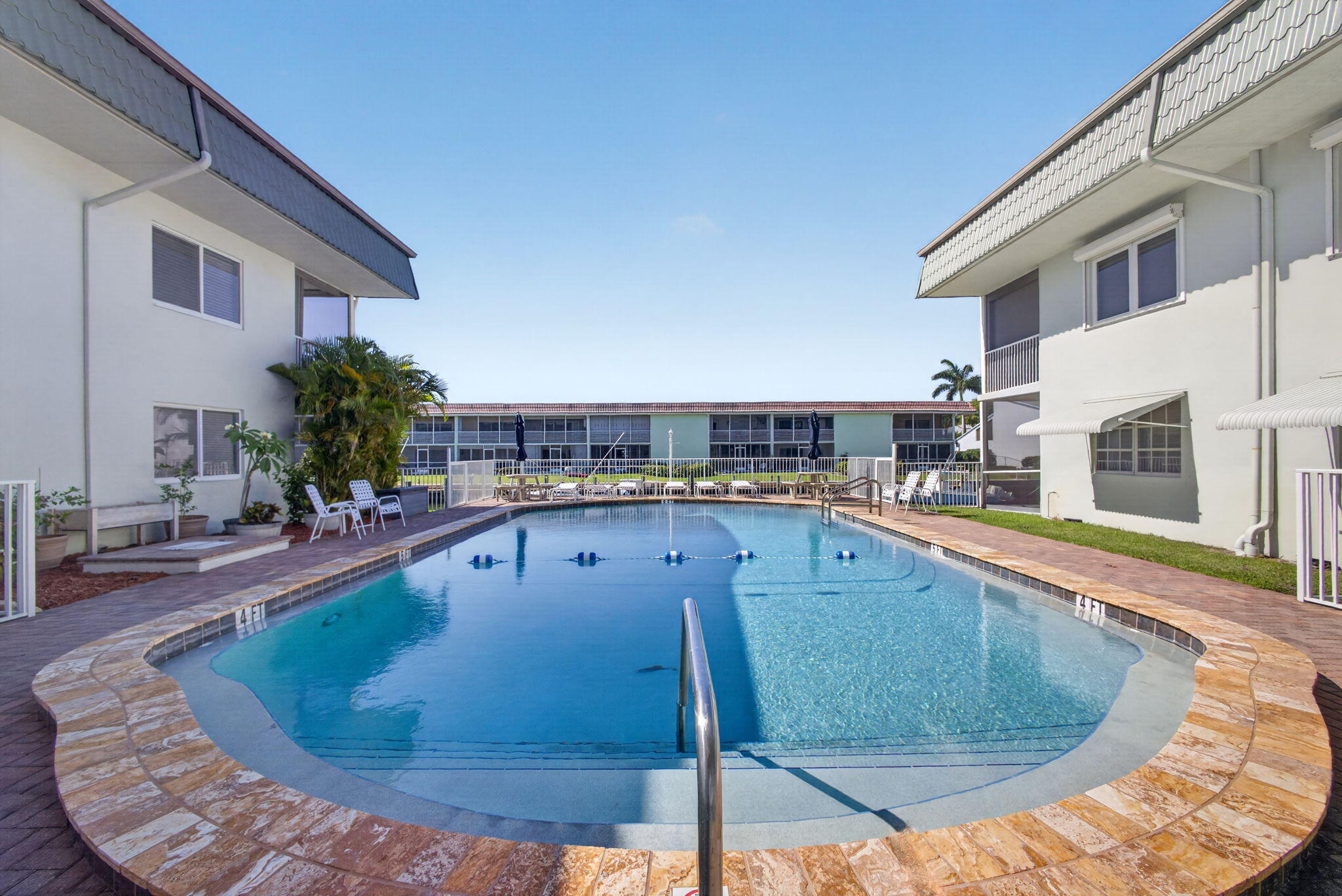 WINDSOR PARK SOUTH CONDOMINIUMS - Residential