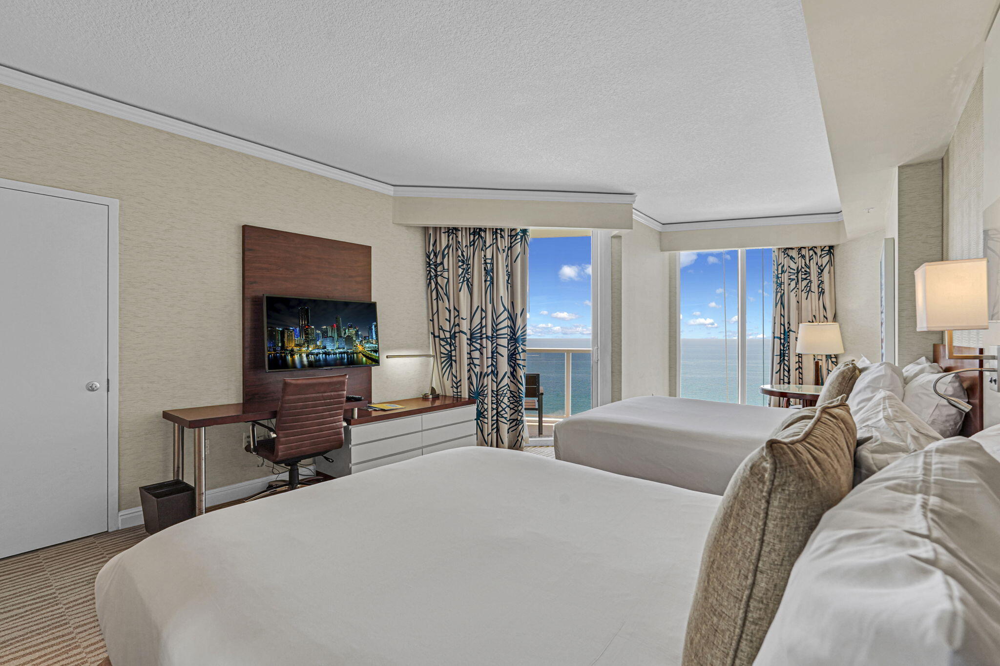TRUMP INTERNATIONAL SONESTA - Residential