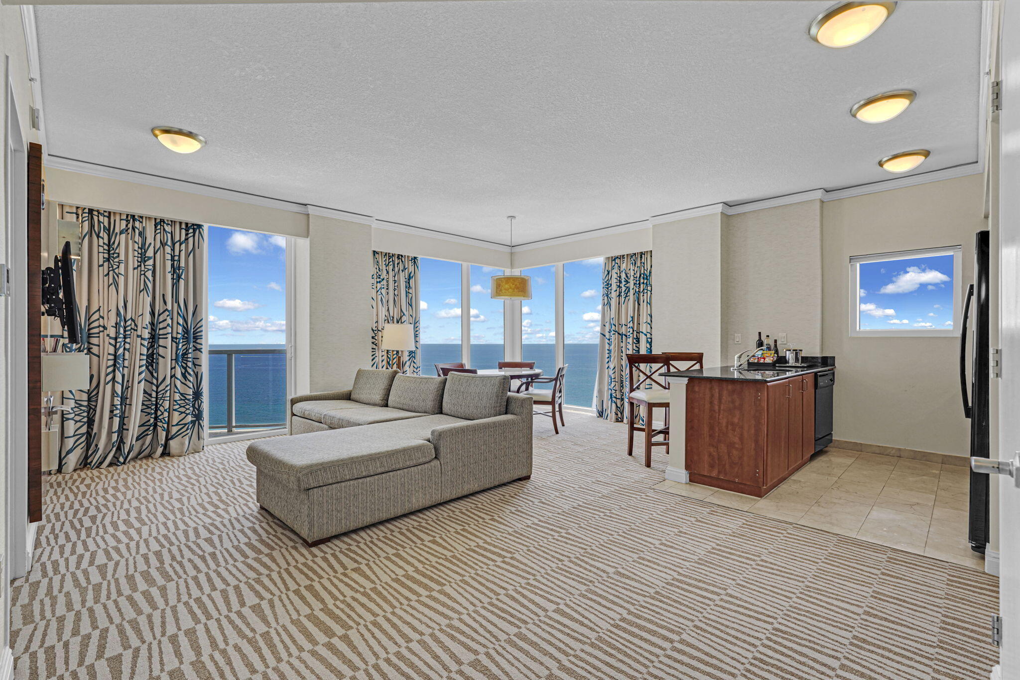 TRUMP INTERNATIONAL SONESTA - Residential