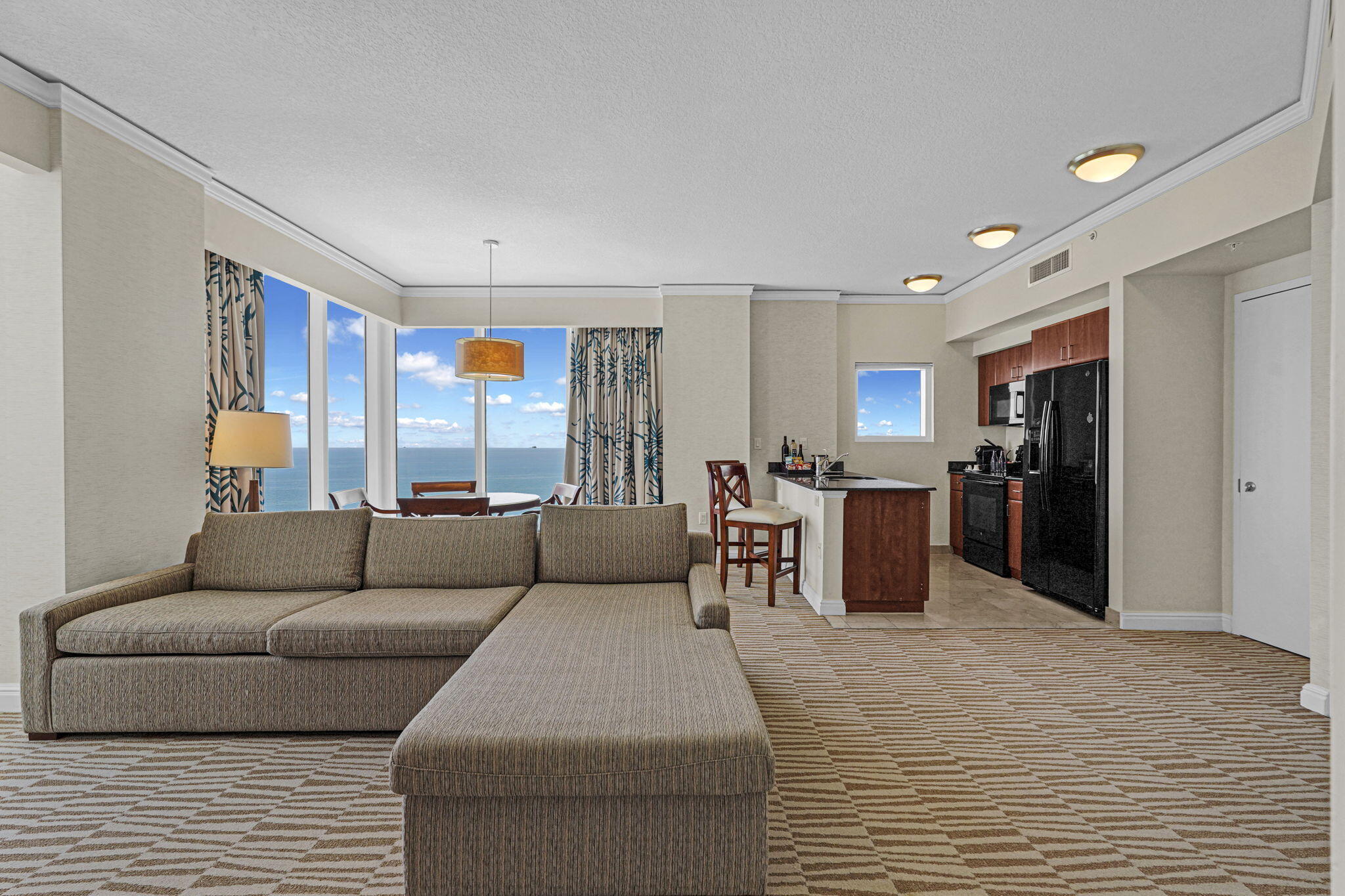 TRUMP INTERNATIONAL SONESTA - Residential