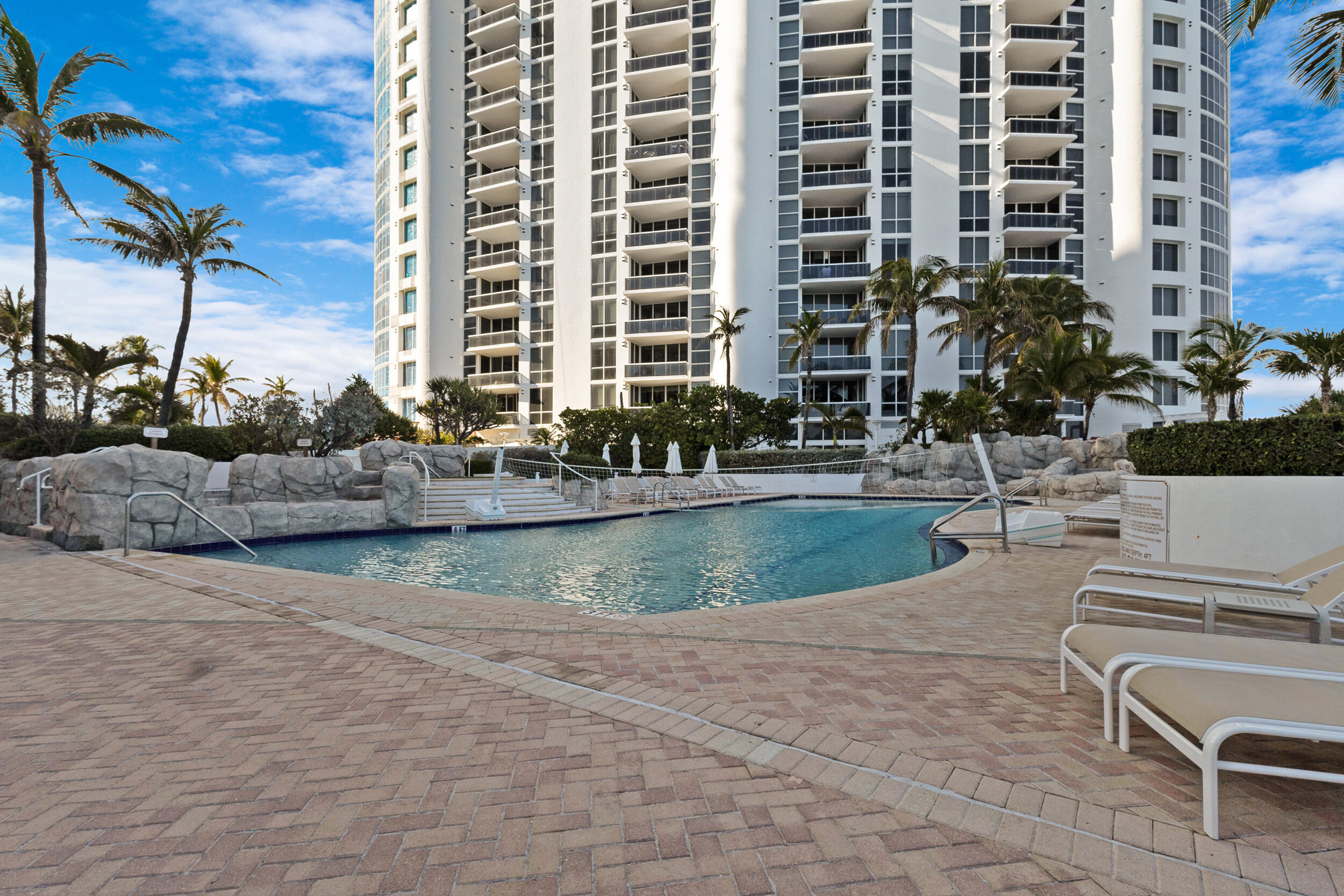 TRUMP INTERNATIONAL SONESTA - Residential