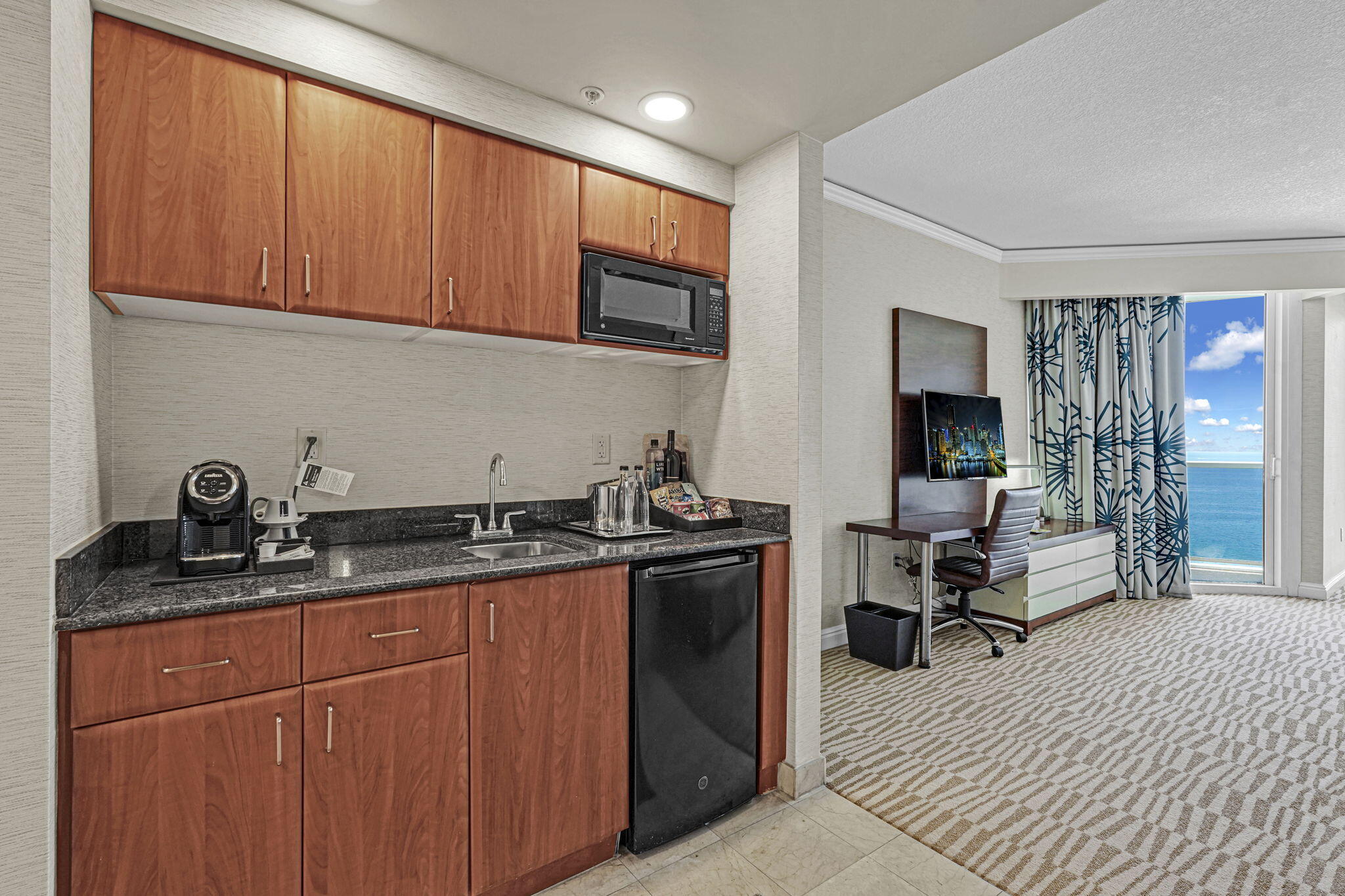 TRUMP INTERNATIONAL SONESTA - Residential
