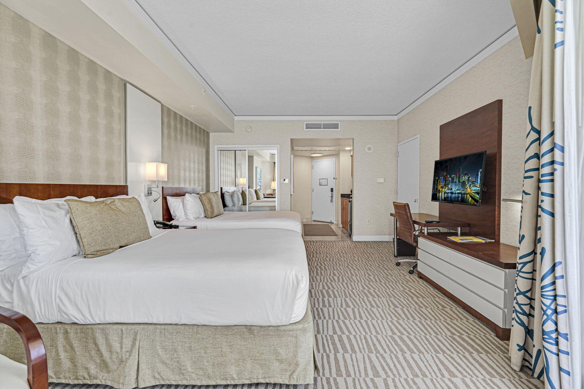 TRUMP INTERNATIONAL SONESTA - Residential