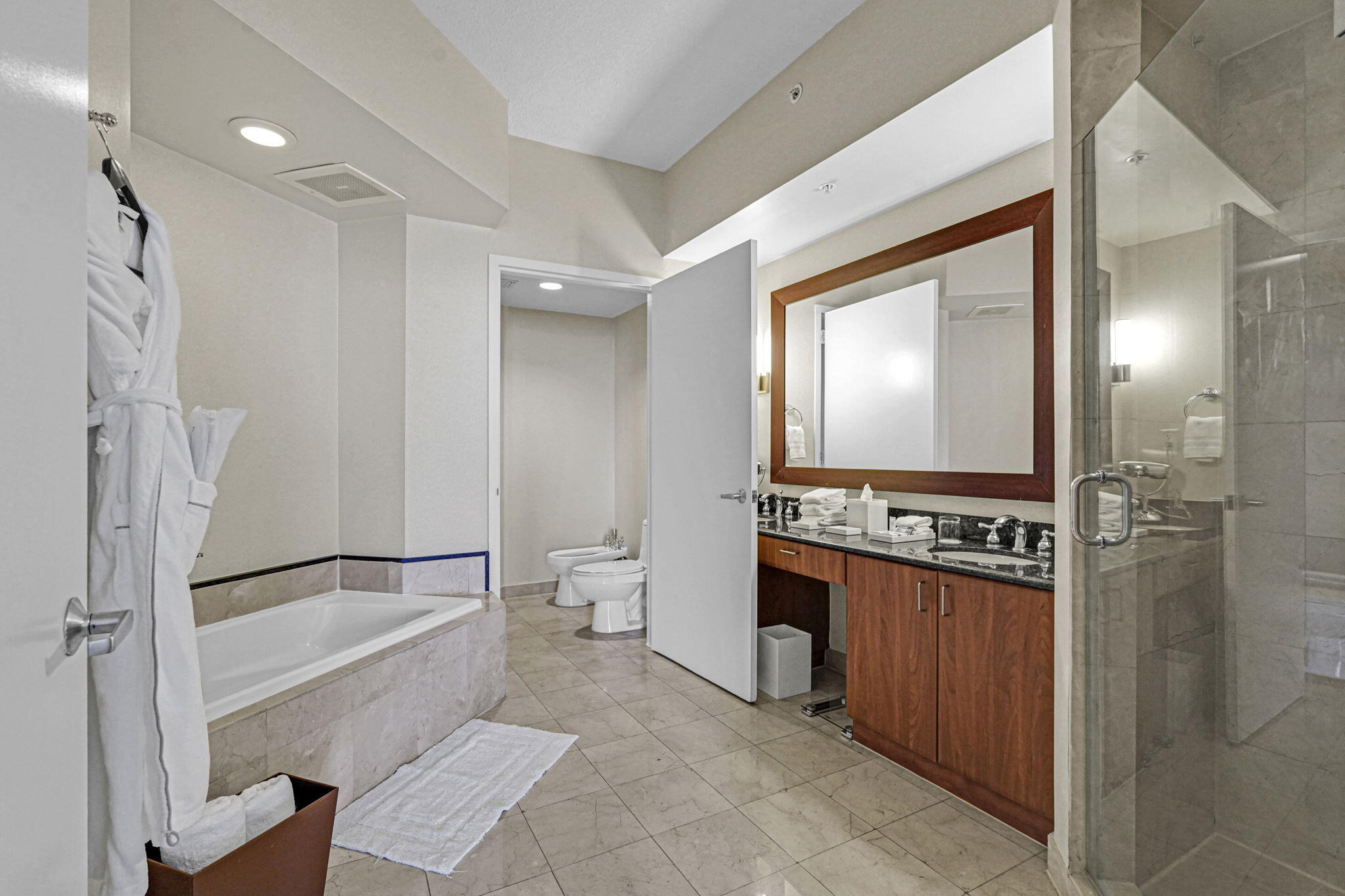 TRUMP INTERNATIONAL SONESTA - Residential