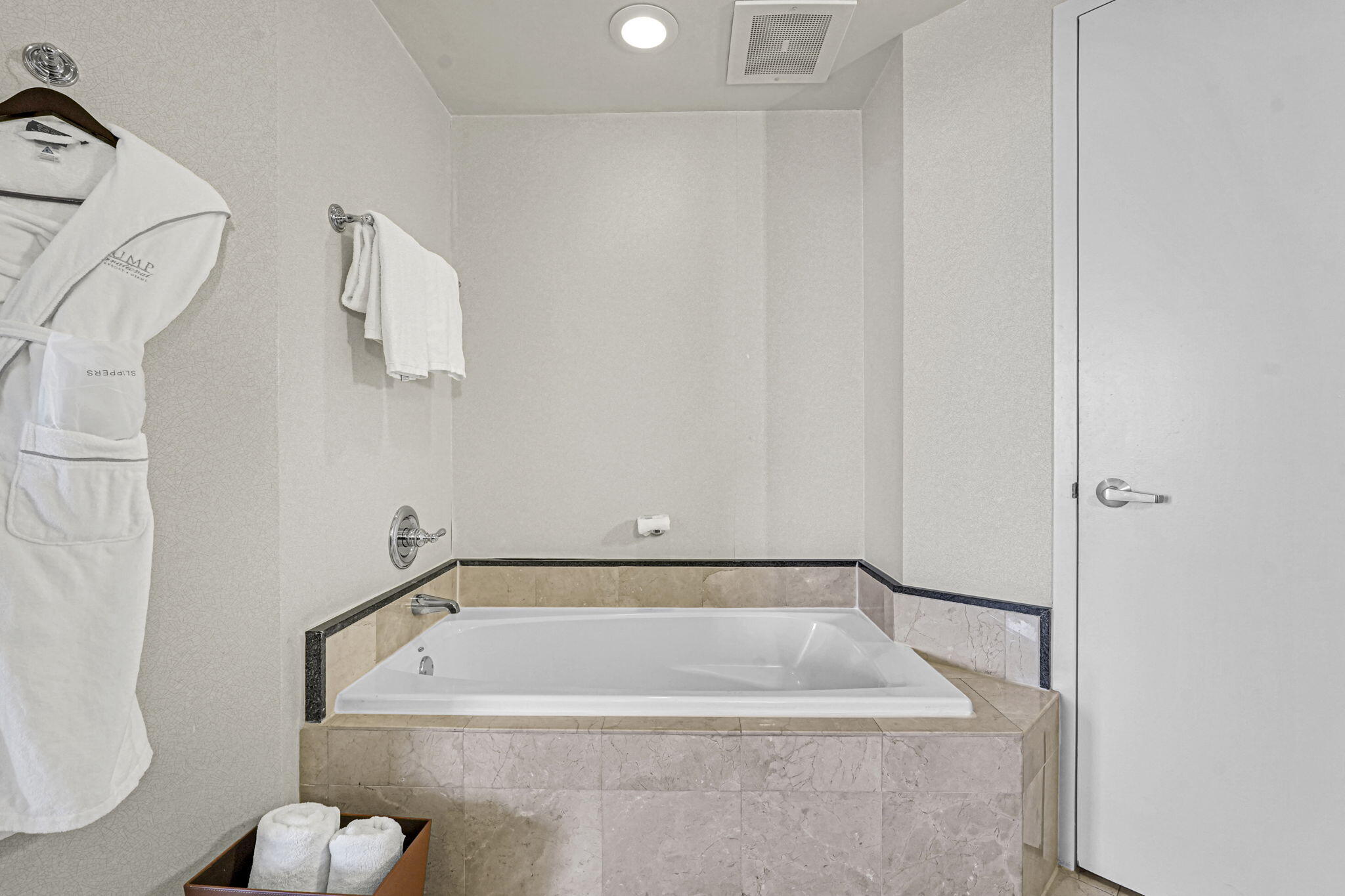 TRUMP INTERNATIONAL SONESTA - Residential