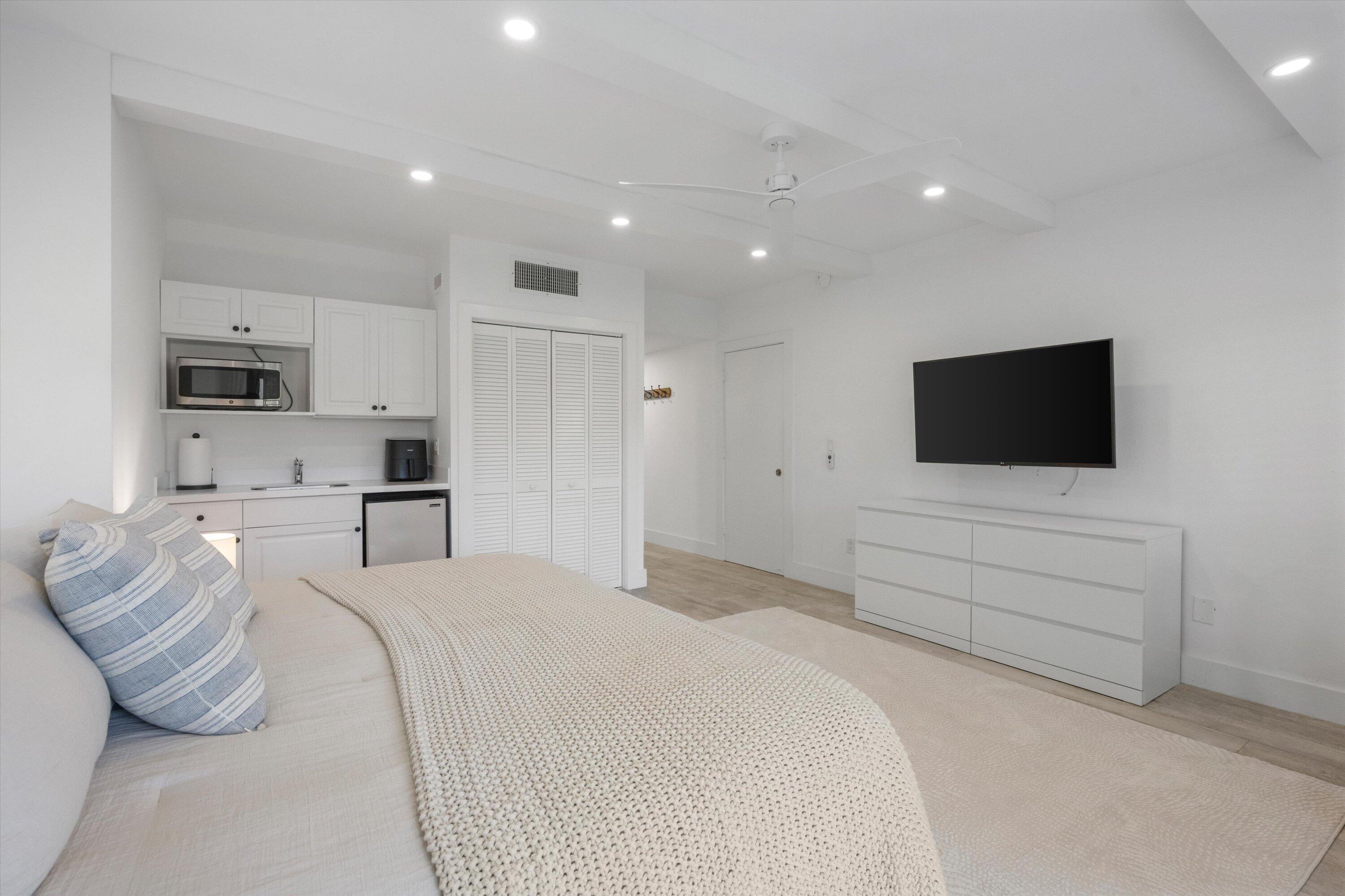 BAGATTELLE CONDO - Residential Lease