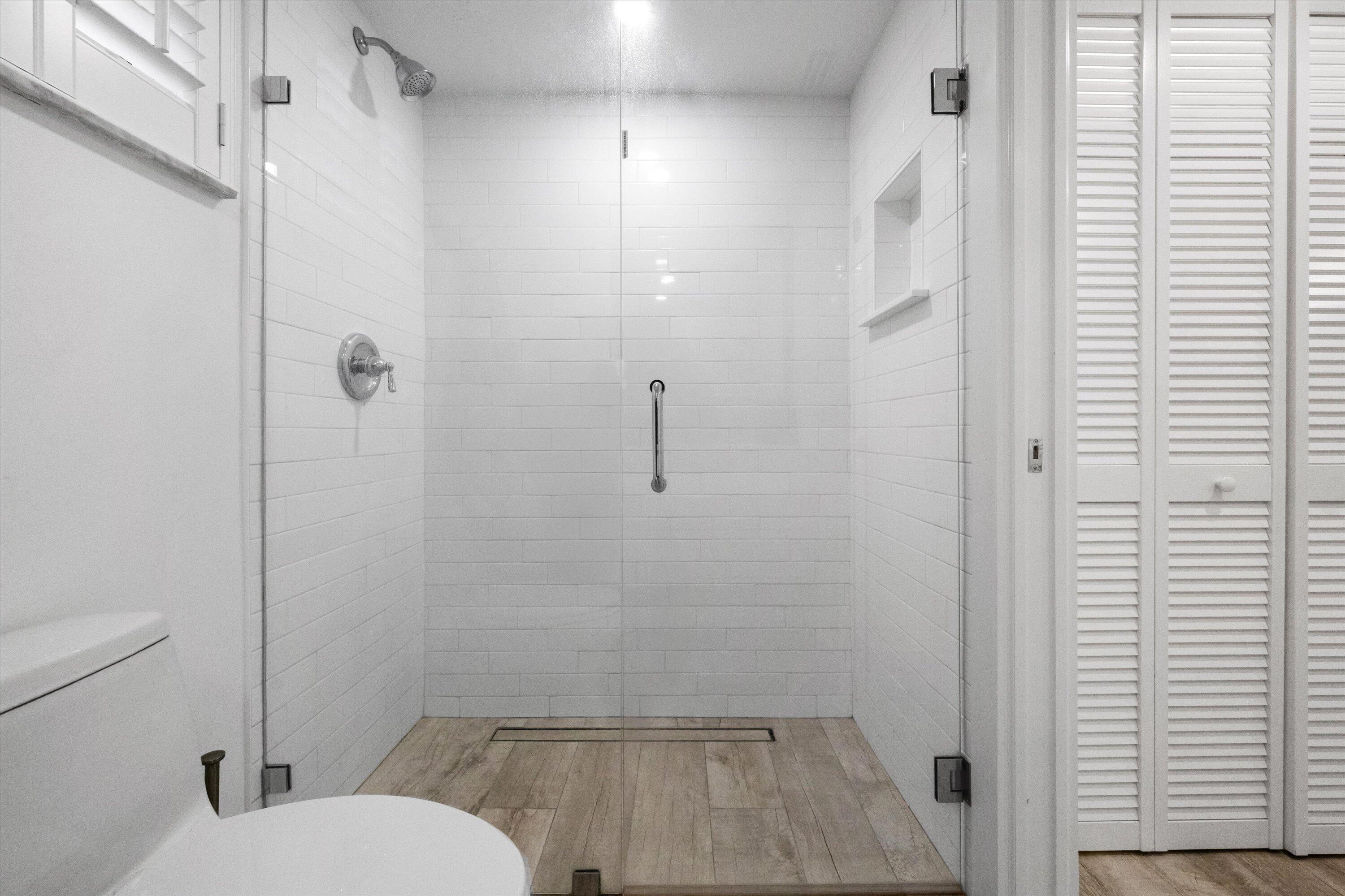 BAGATTELLE CONDO - Residential Lease