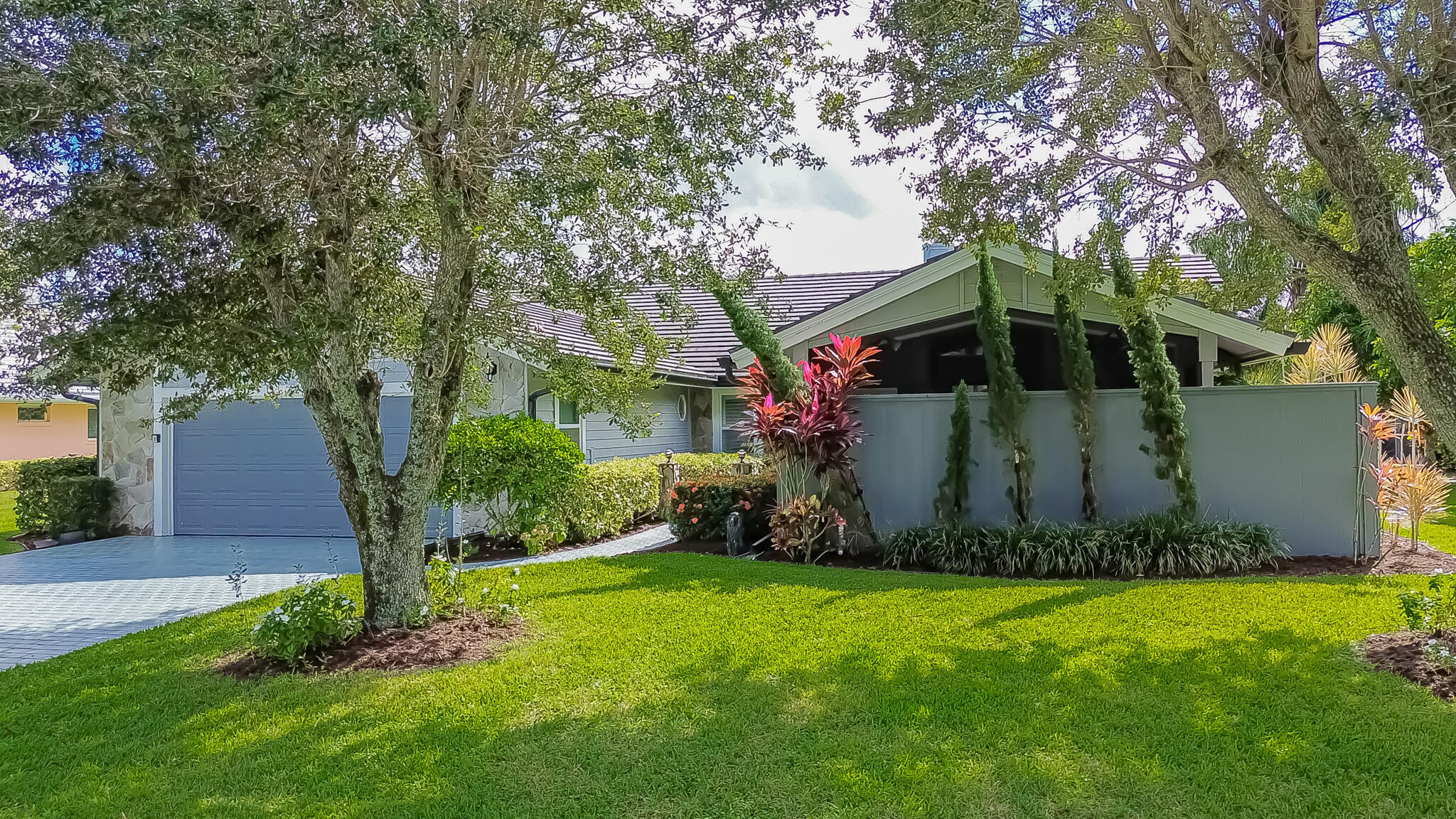 COUNTRY CLUB ESTATES - Residential
