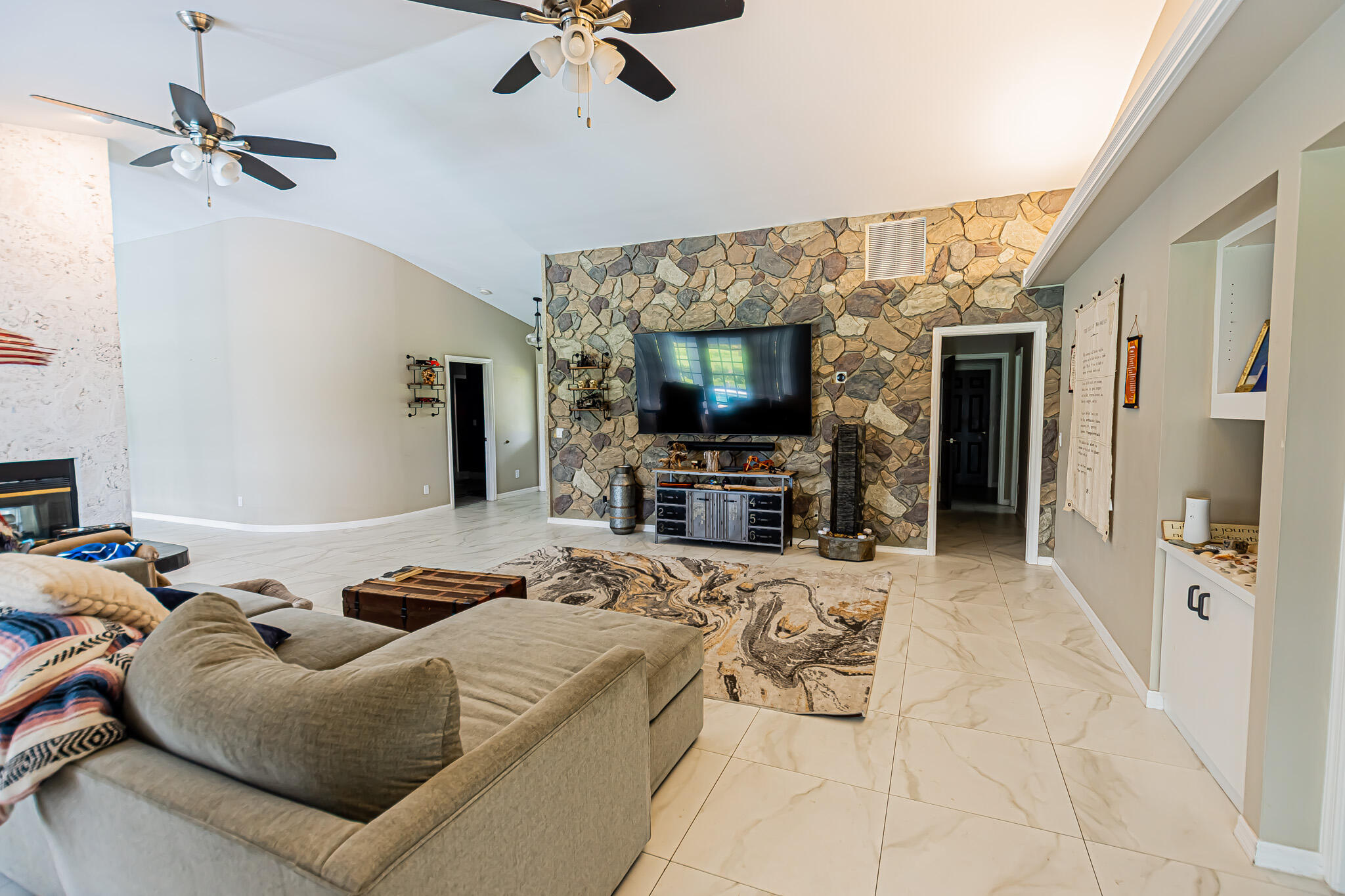 COUNTRY CLUB ESTATES - Residential