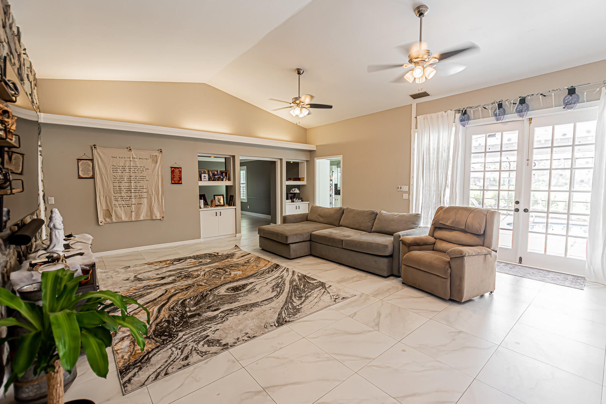 COUNTRY CLUB ESTATES - Residential