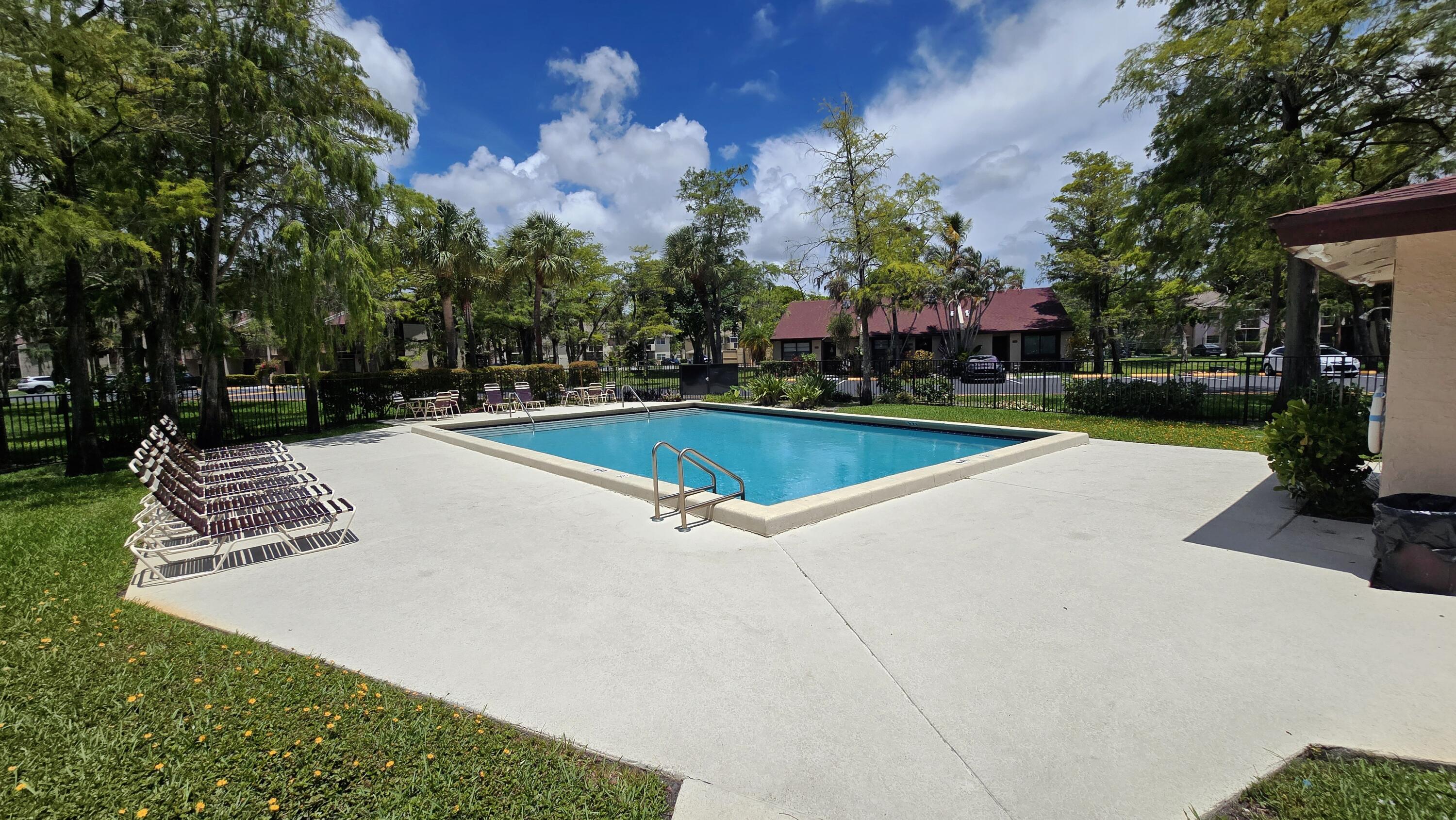 VILLAGER TOWNHOMES - Residential Lease