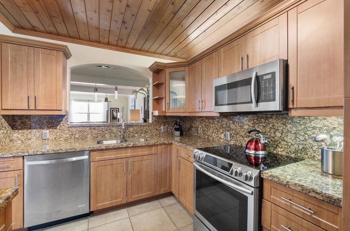 LEISURE TOWERS CONDO - Residential