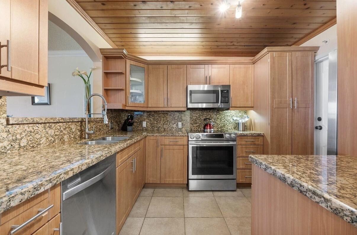 LEISURE TOWERS CONDO - Residential
